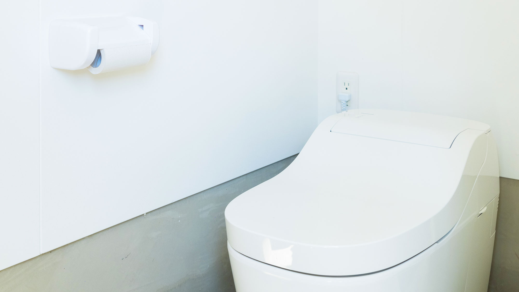 【共用シャワートイレ】温水洗浄付きのトイレも完備しております。