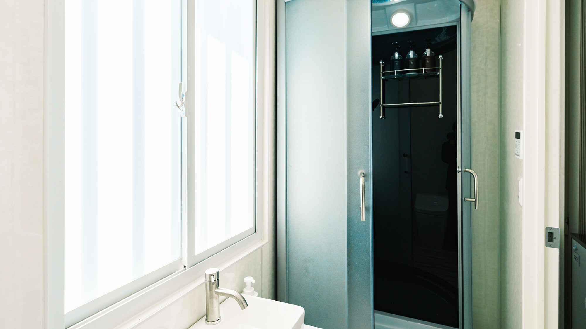 【クルーザーコテージB／41.21㎡】シャワールームにはバスアメニティも完備。