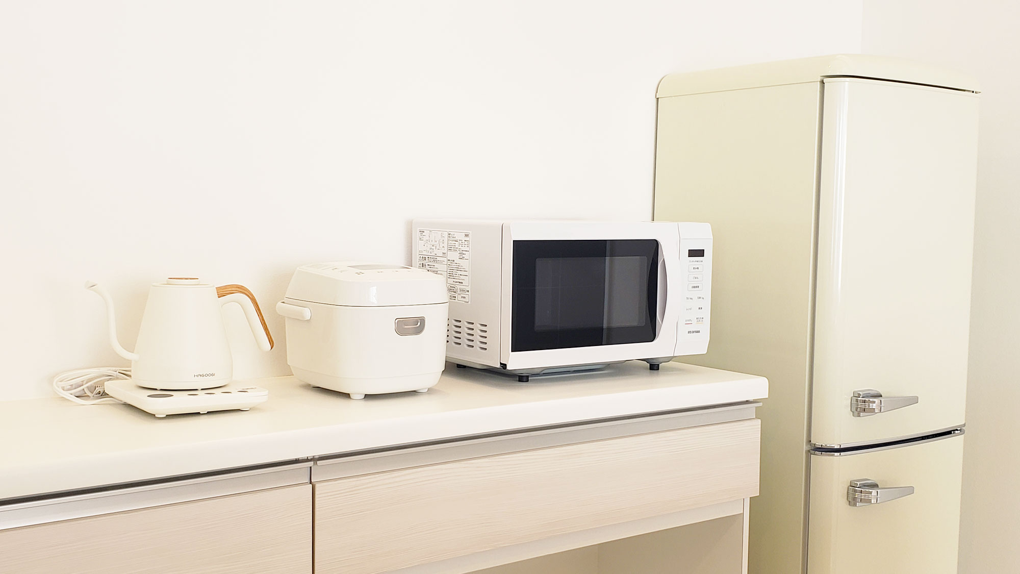 【ヴィラ共通設備】離乳食を温めたり、ミルクを作るのにも便利な電子レンジやケトル