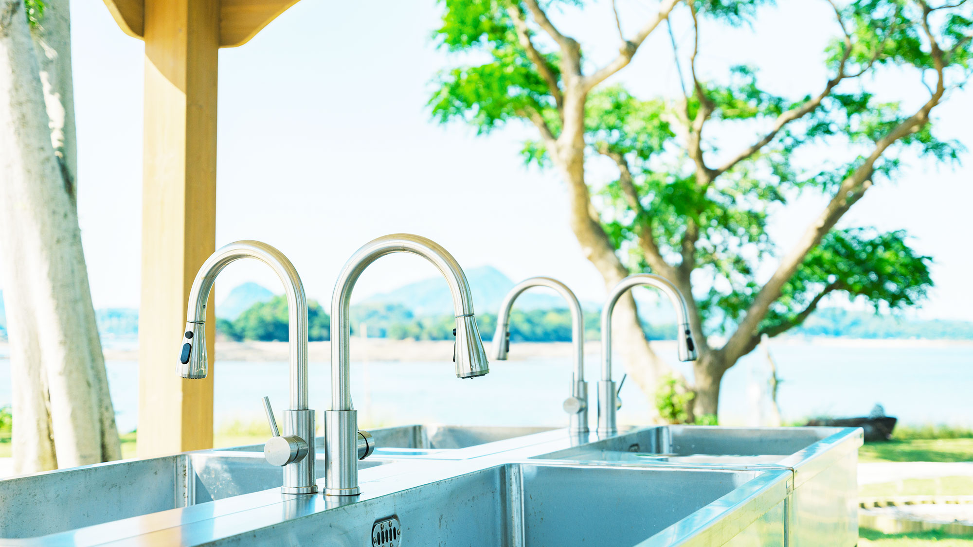 【共用簡易キッチン】水道も複数ご用意しております。