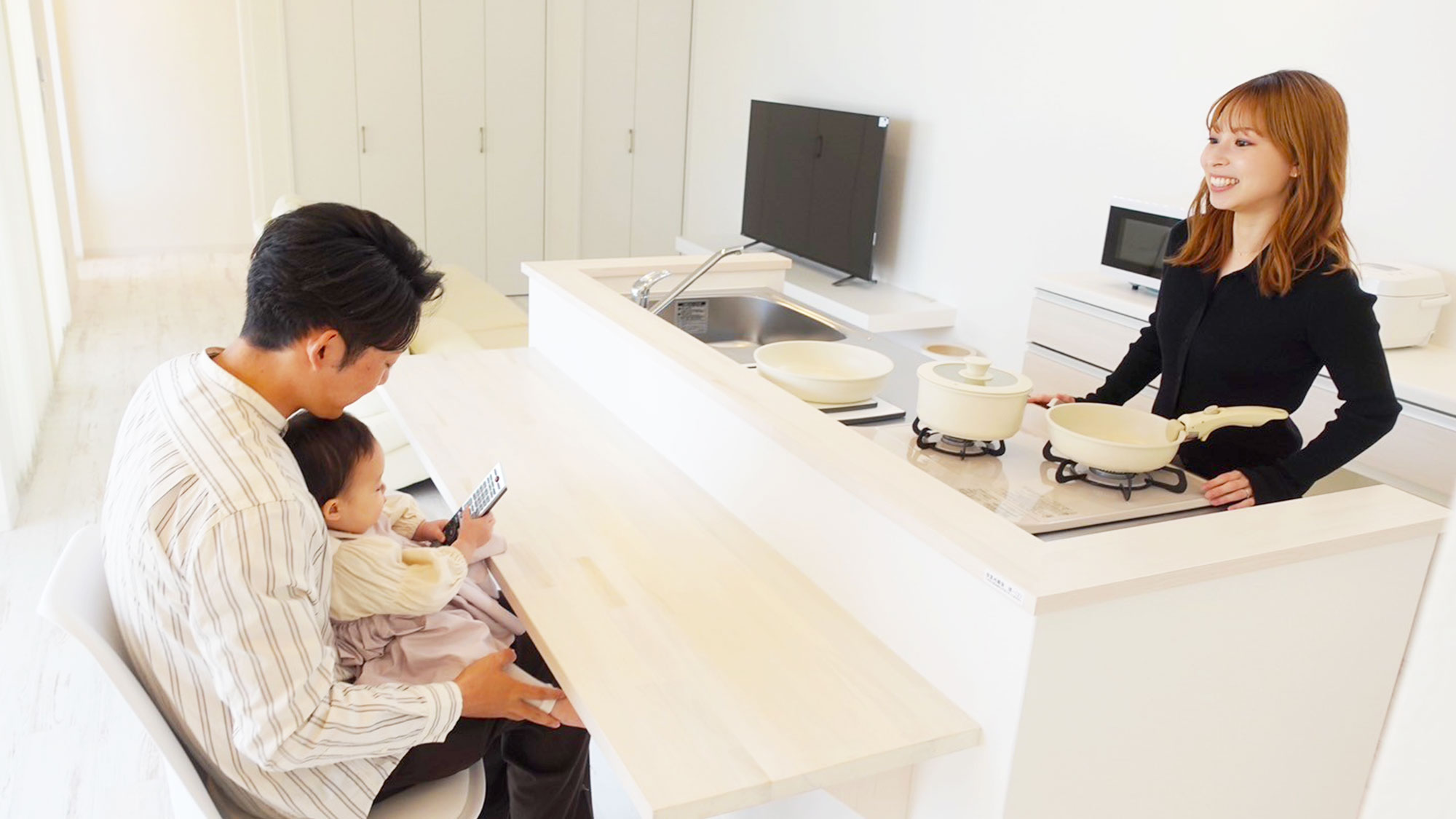 【過ごし方イメージ】対面式のキッチンで、会話も弾みます。