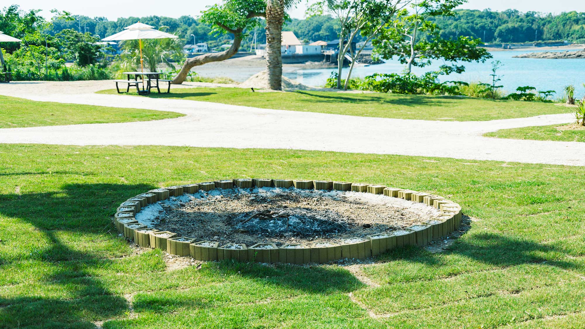 【敷地】敷地内には焚火スペースもございます。海風を感じながら揺らめく炎を眺めてみては。