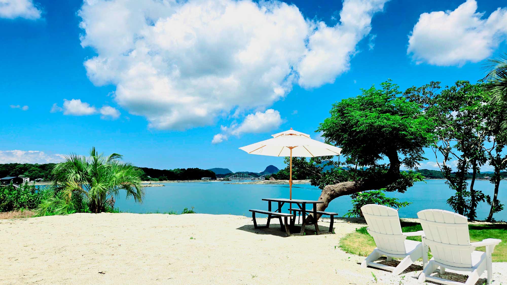 【敷地】青い空と海、白い砂浜を楽しめます。