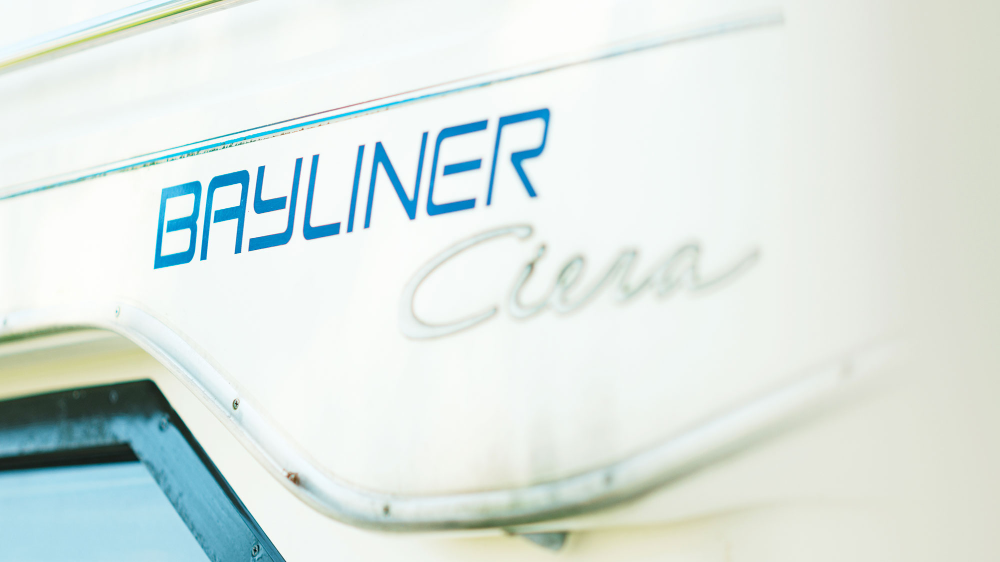 【クルーザーコテージ】実際に使われていたクルーザーに乗り込める、貴重な体験ができます。