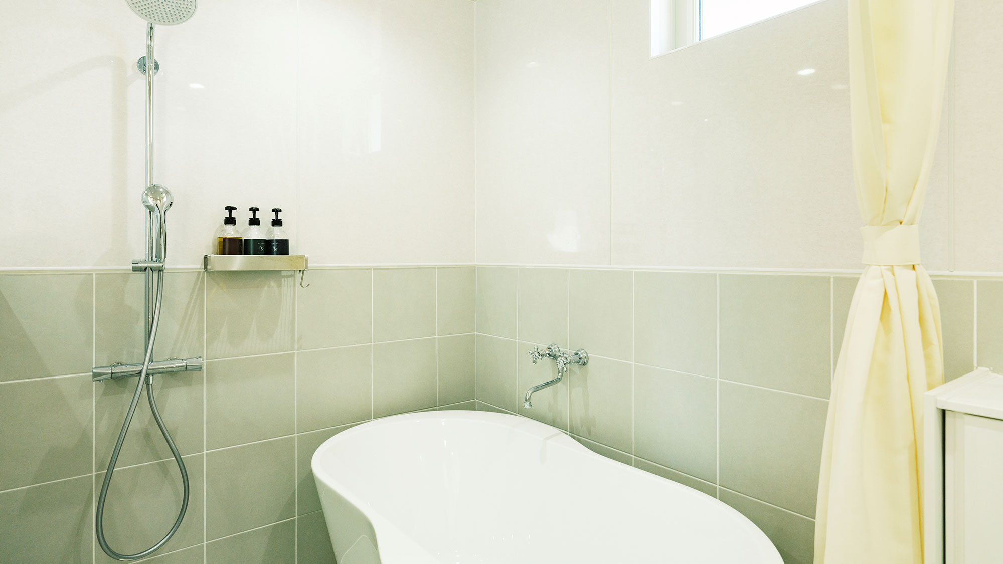 【ヴィラA／72.04㎡】緩やかな曲線を描くバスタブをご用意しております。