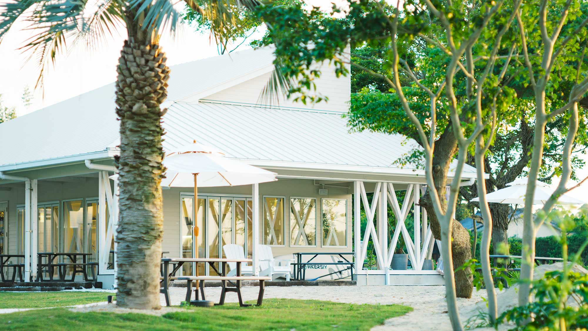 【敷地内施設】HUI CAFE（フイ カフェ）海を眺めながら癒しの時間をお楽しみください。