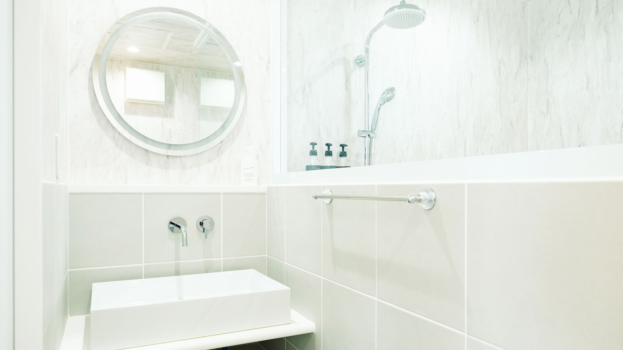 【ヴィラB／72.04㎡】バスルームと洗面台はセパレートタイプで広々ご利用いただけます。