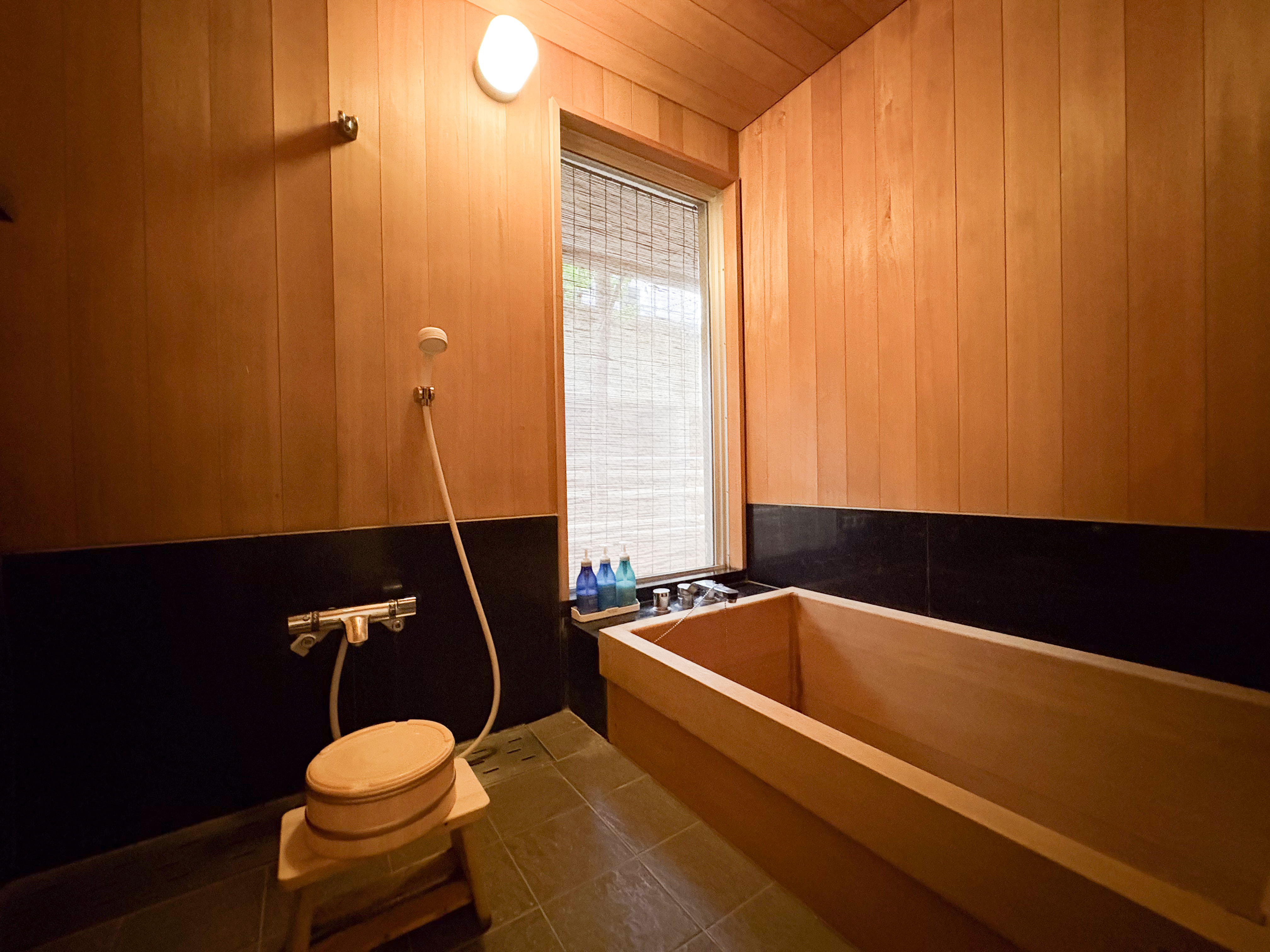 204お部屋　檜風呂