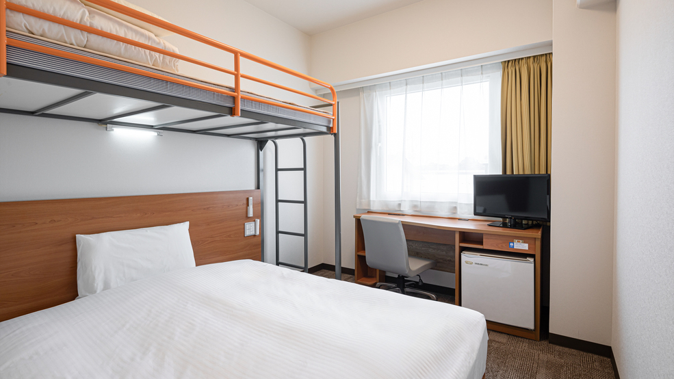 【2ベッド】ダブル+ロフトベッド◆ベッド幅155ｃｍ×1台+ベッド幅90ｃｍ×1台◆広さ15平米