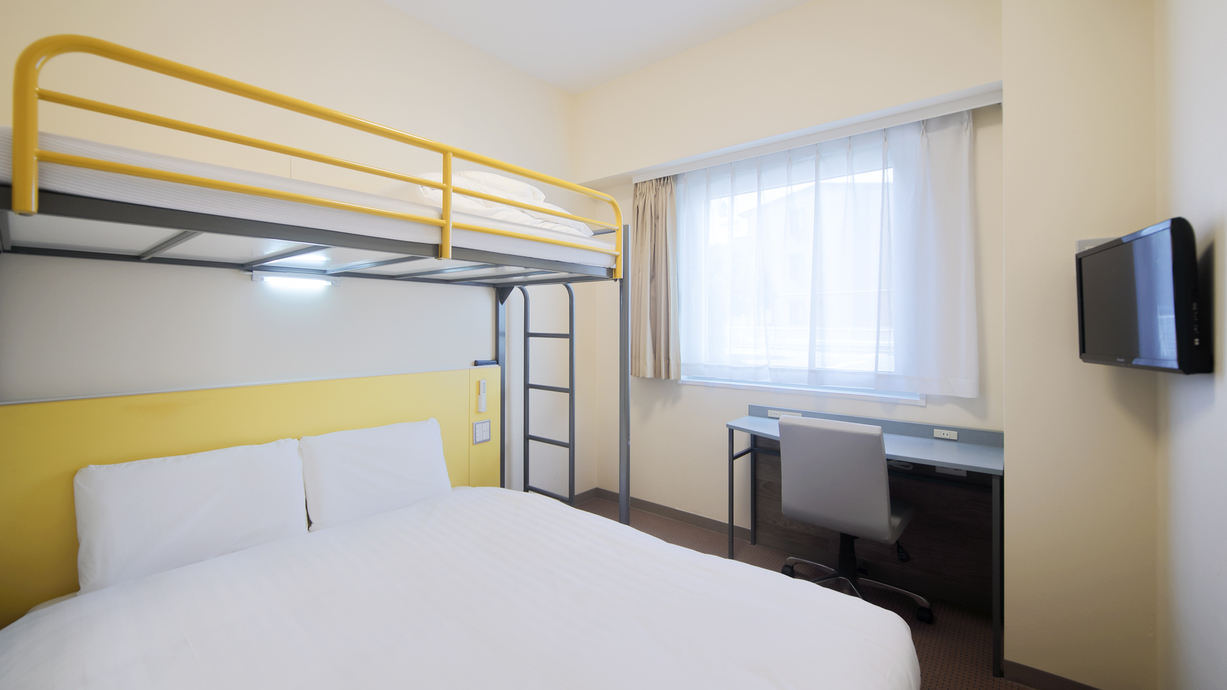 【2ベッド】ダブル+ロフトベッド◆ベッド幅155ｃｍ×1台+ベッド幅90ｃｍ×1台◆広さ15平米