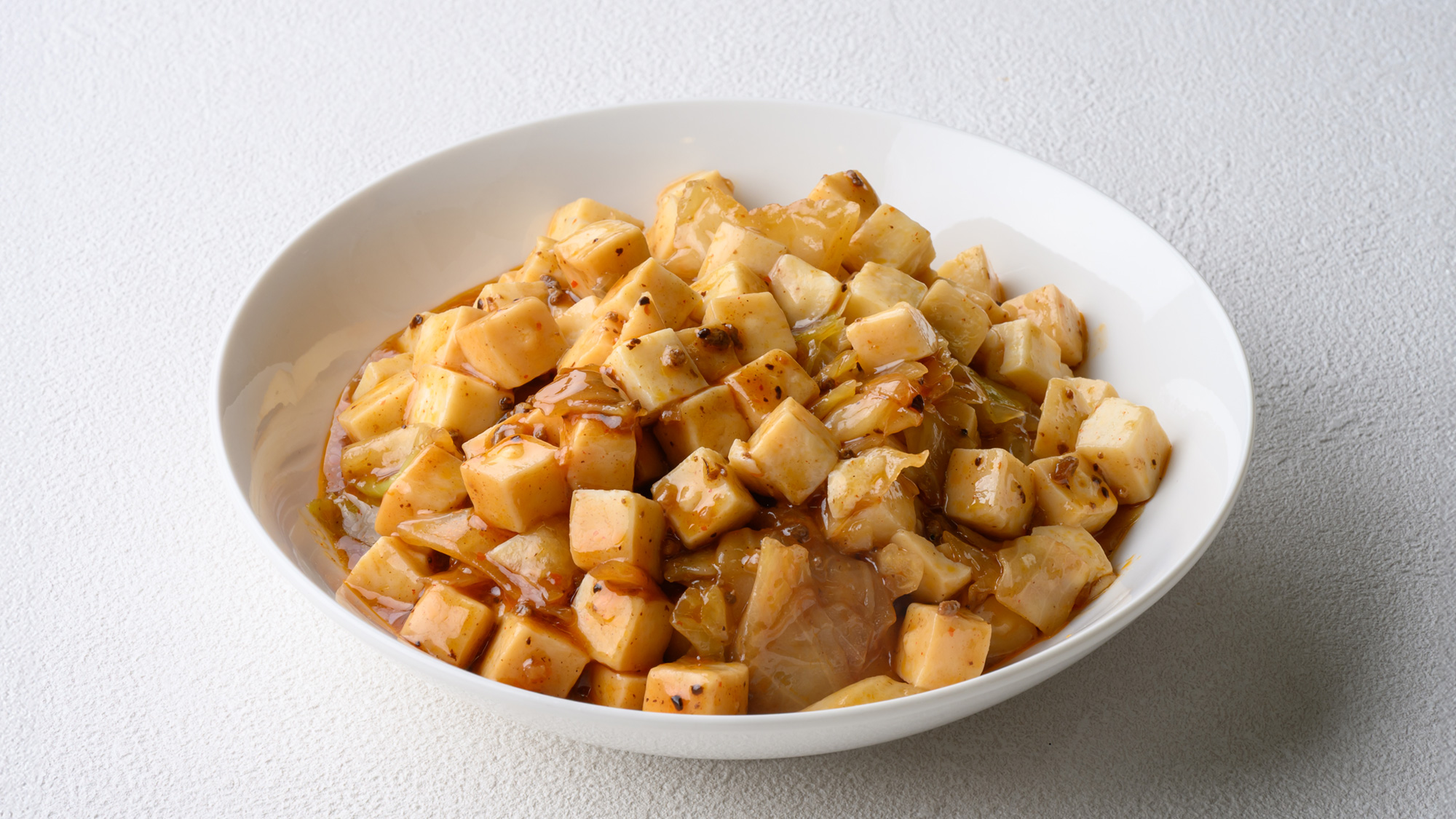 【麻婆豆腐】豆腐を使った定番の中華メニュー。食べやすい味付けで、ご飯にもよく合います。