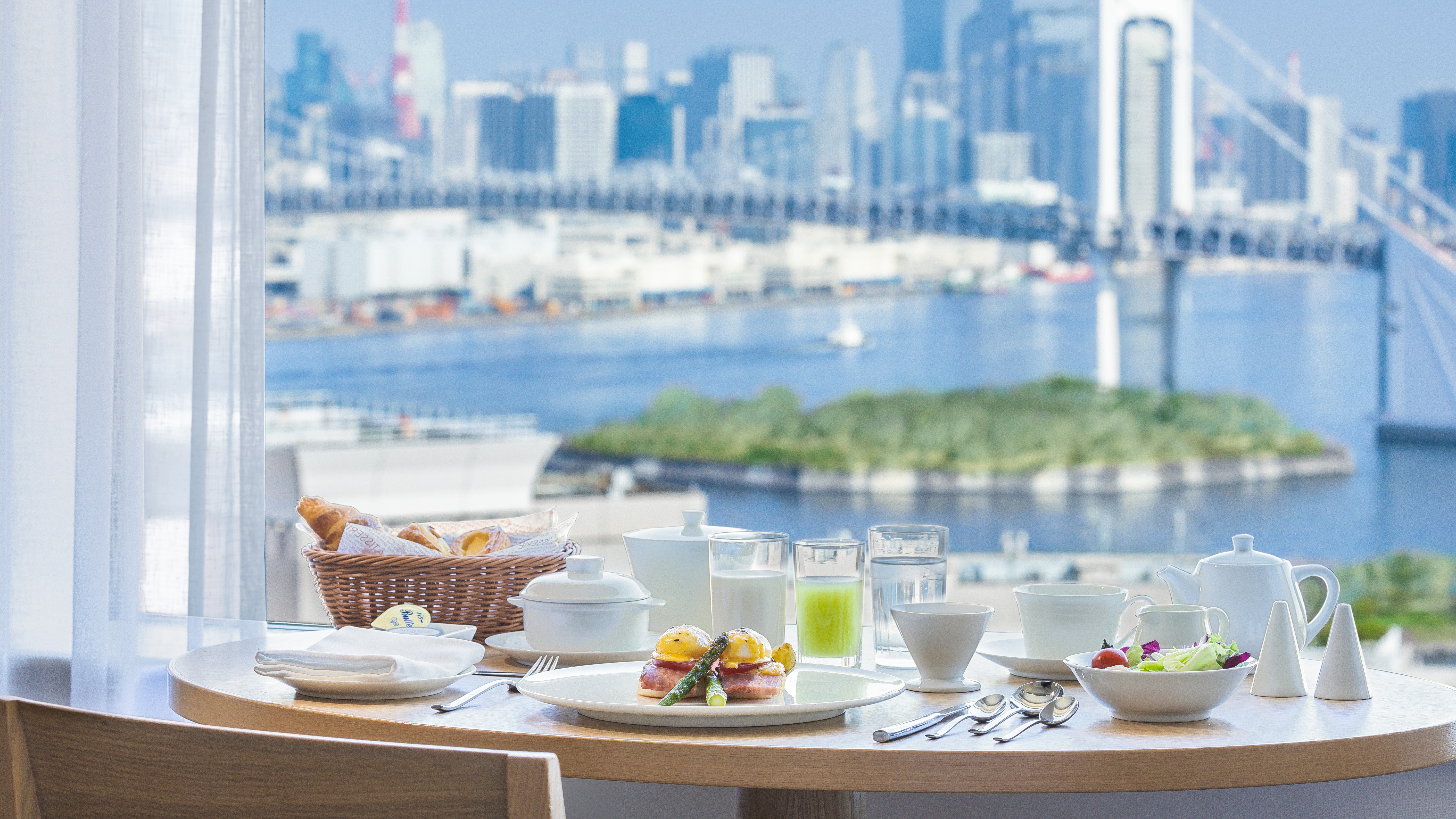 インルームダイニング