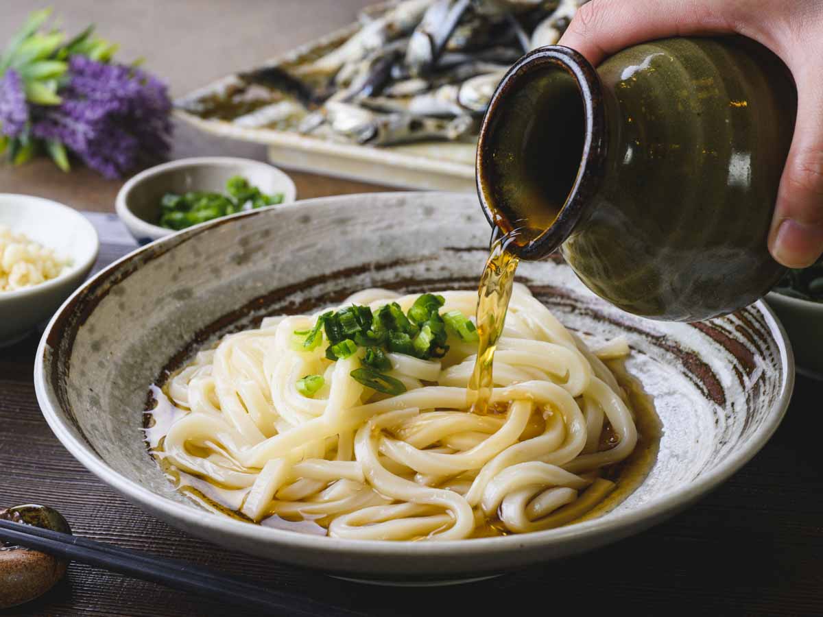 【善通寺インター限定】コシの強さとツルツル食感の讃岐うどんを、伊吹いりこの旨みたっぷりの出汁で。