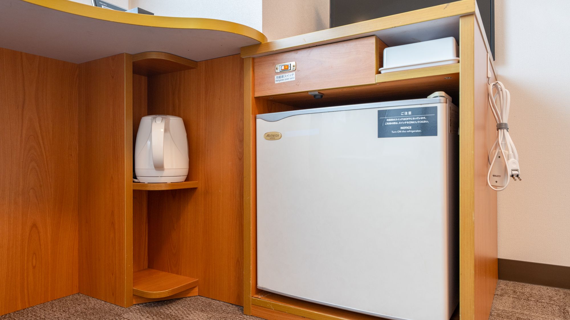 【ダブルルームプラス】デスク周りイメージ