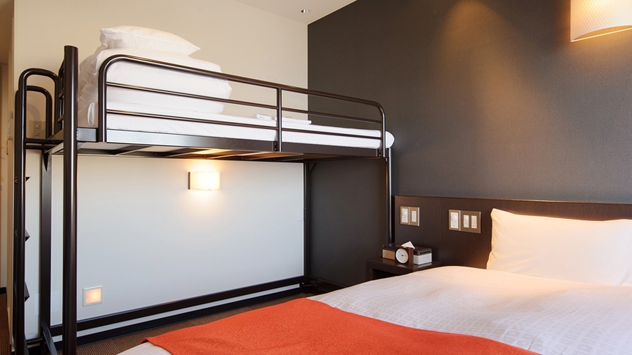 【2ベッド】ツイン＋ロフトベッド◆ベッド幅120㎝×2台＋ベッド幅90cm×1台◆広さ16平米