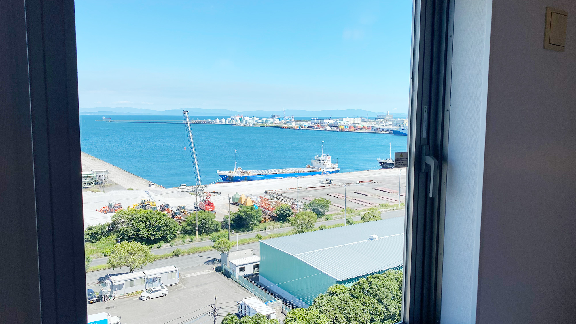 【客室からの眺めの一例】海側の客室からは鹿児島湾が一望できます。※眺めの一例です