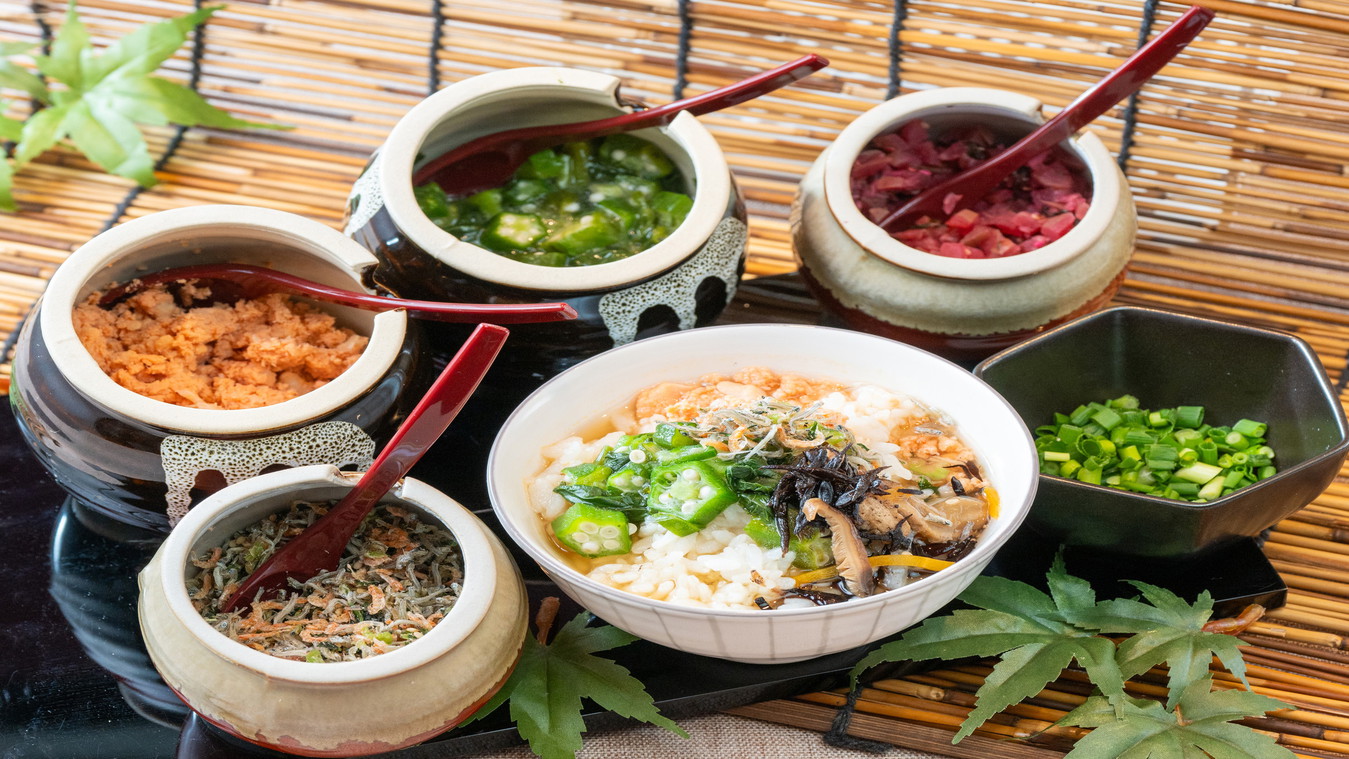 【和洋食ビュッフェ】　出汁茶漬け　あたたかいお出しと豊富な薬味でカスタマイズ