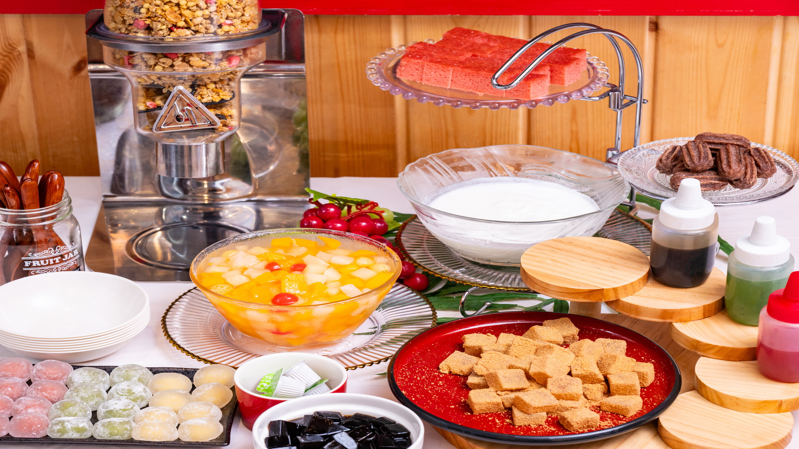 【和洋食ビュッフェ】　デザートコーナー　おすすめメニューはわらび餅