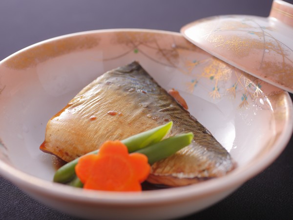 旬材を煮魚で