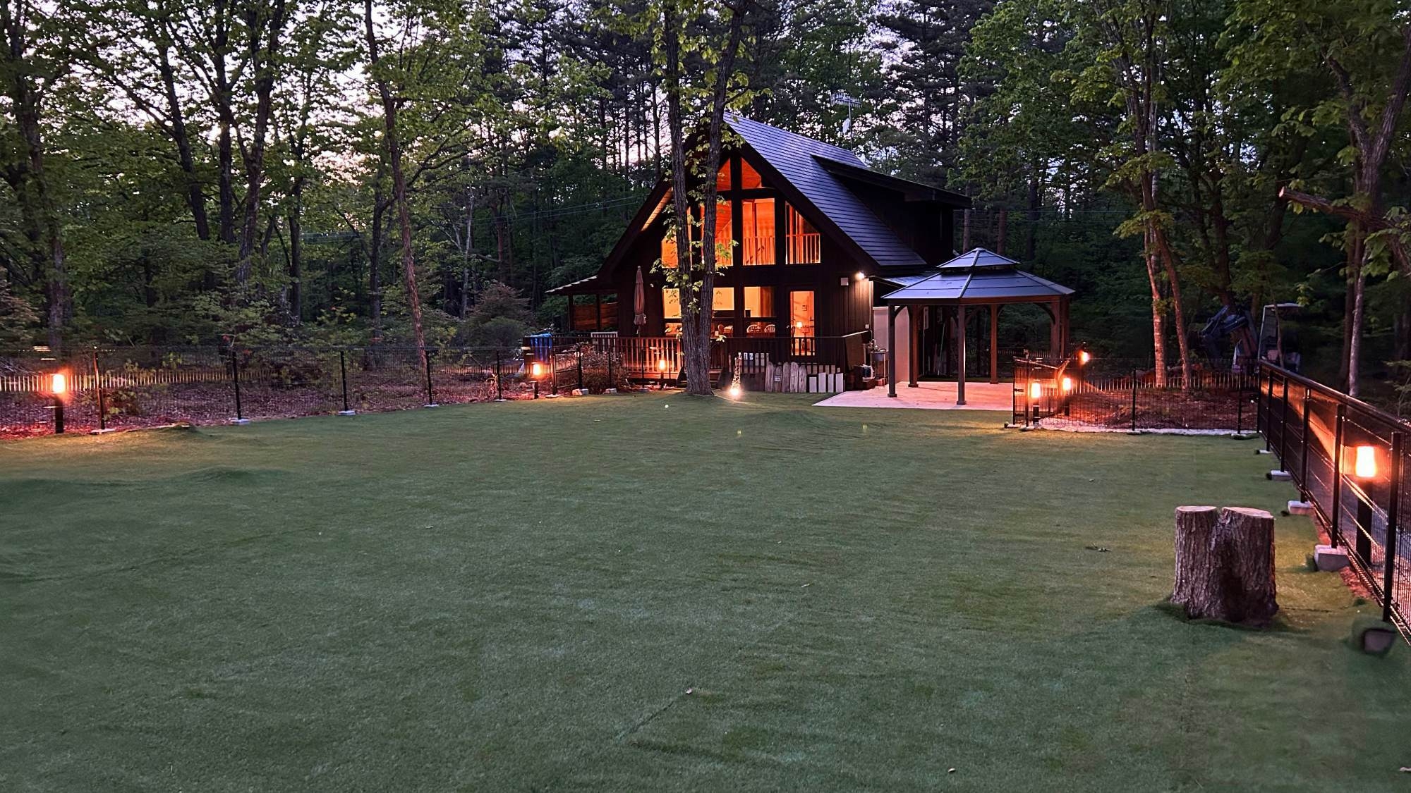 【素泊まり×水曜泊】森の貸別荘でのんびりステイ！気兼ねなく愛犬と思い出を♪9時〜チェックインOK！