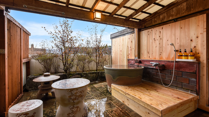 ・【露天風呂付洋室】源泉かけ流しの温泉をお好きな時間に満喫できます