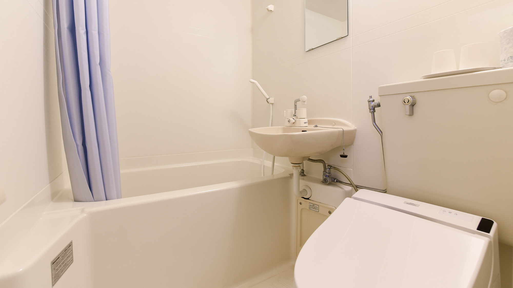 ・【ユニットバス】いつでも入浴できるユニットバス付で安心。トイレは温水洗浄機付です