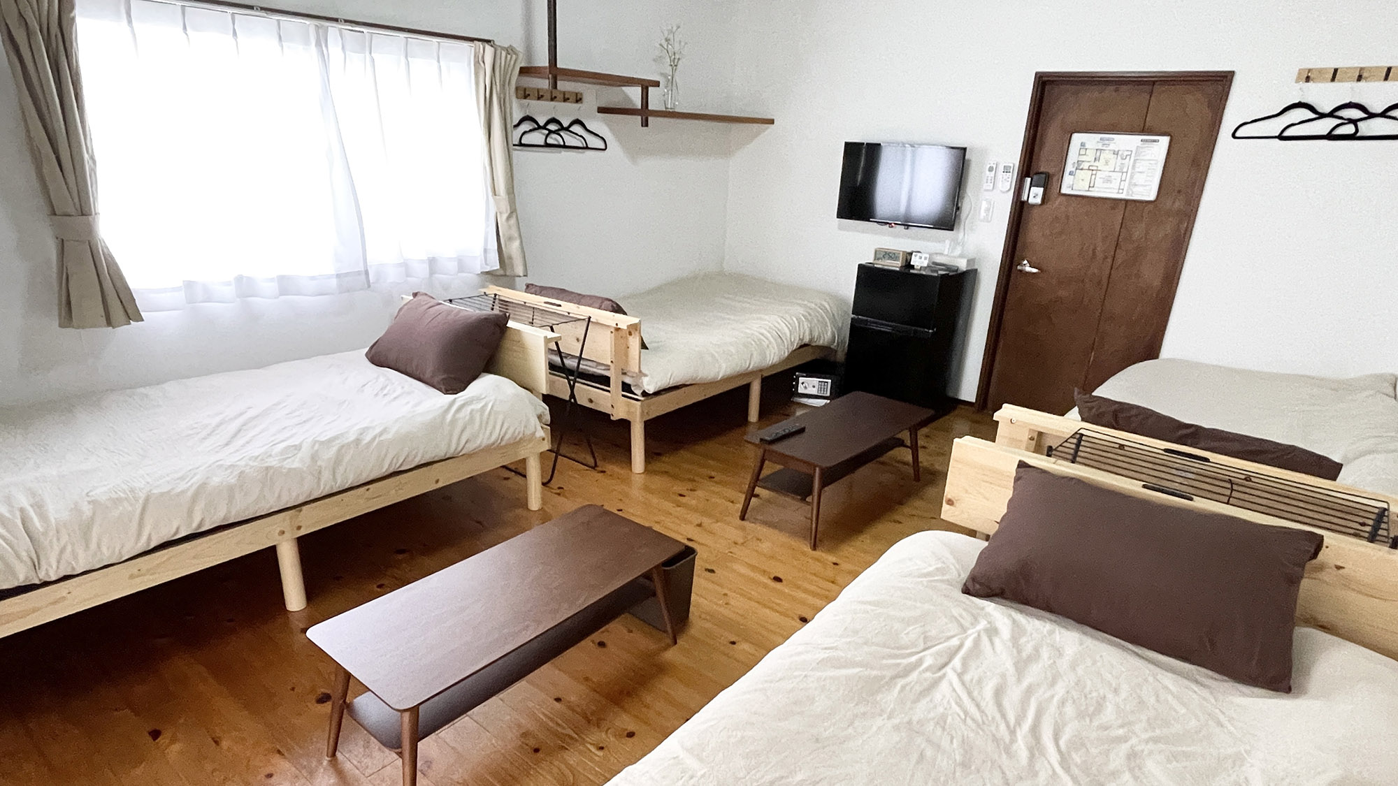 ・【102・寝室】広いお部屋で心地よくお過ごしいただけます