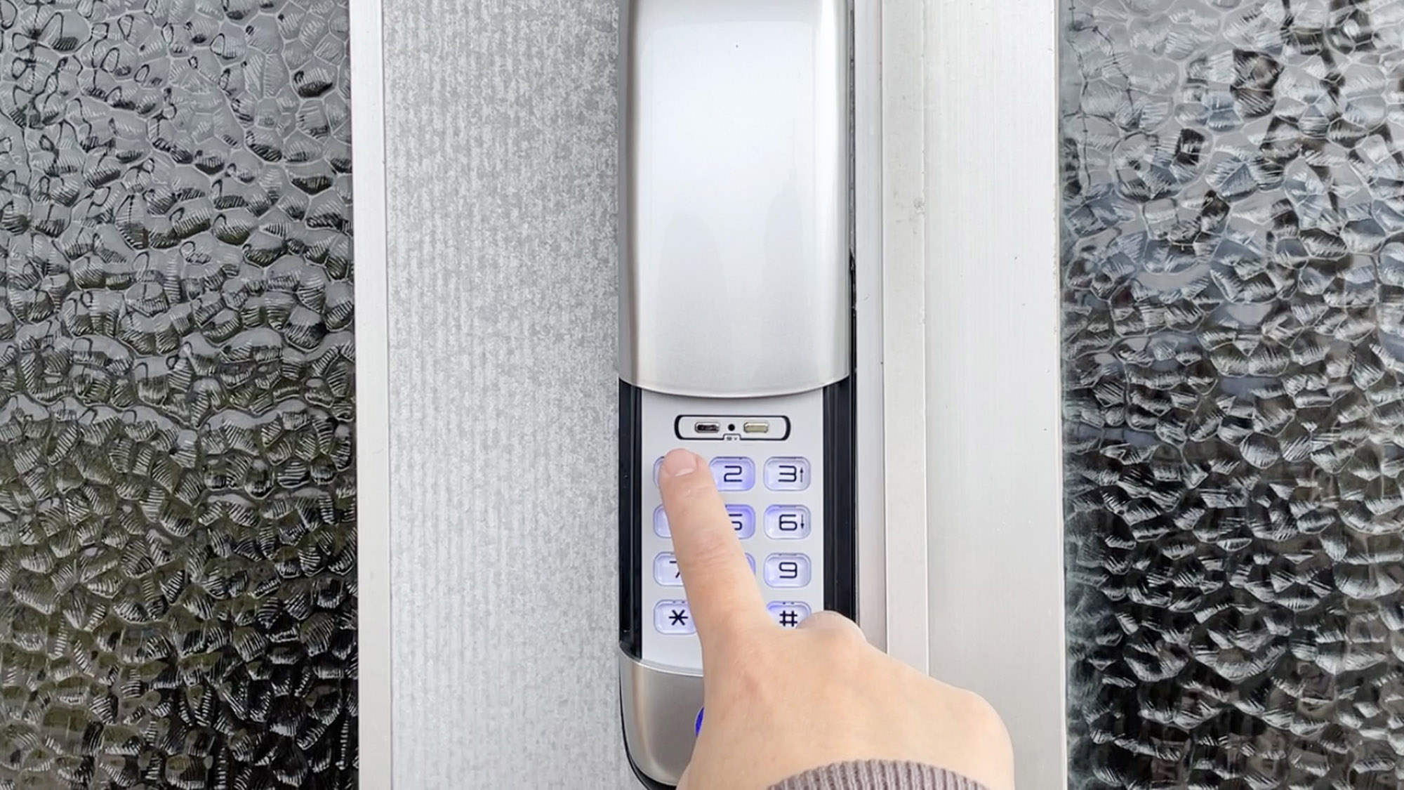 ・【玄関】暗証番号でお入りいただけます