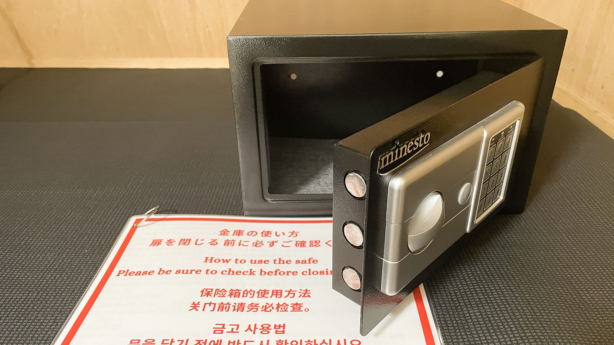 ・【101・金庫】セーフティボックスをご用意、ご自由にご利用ください