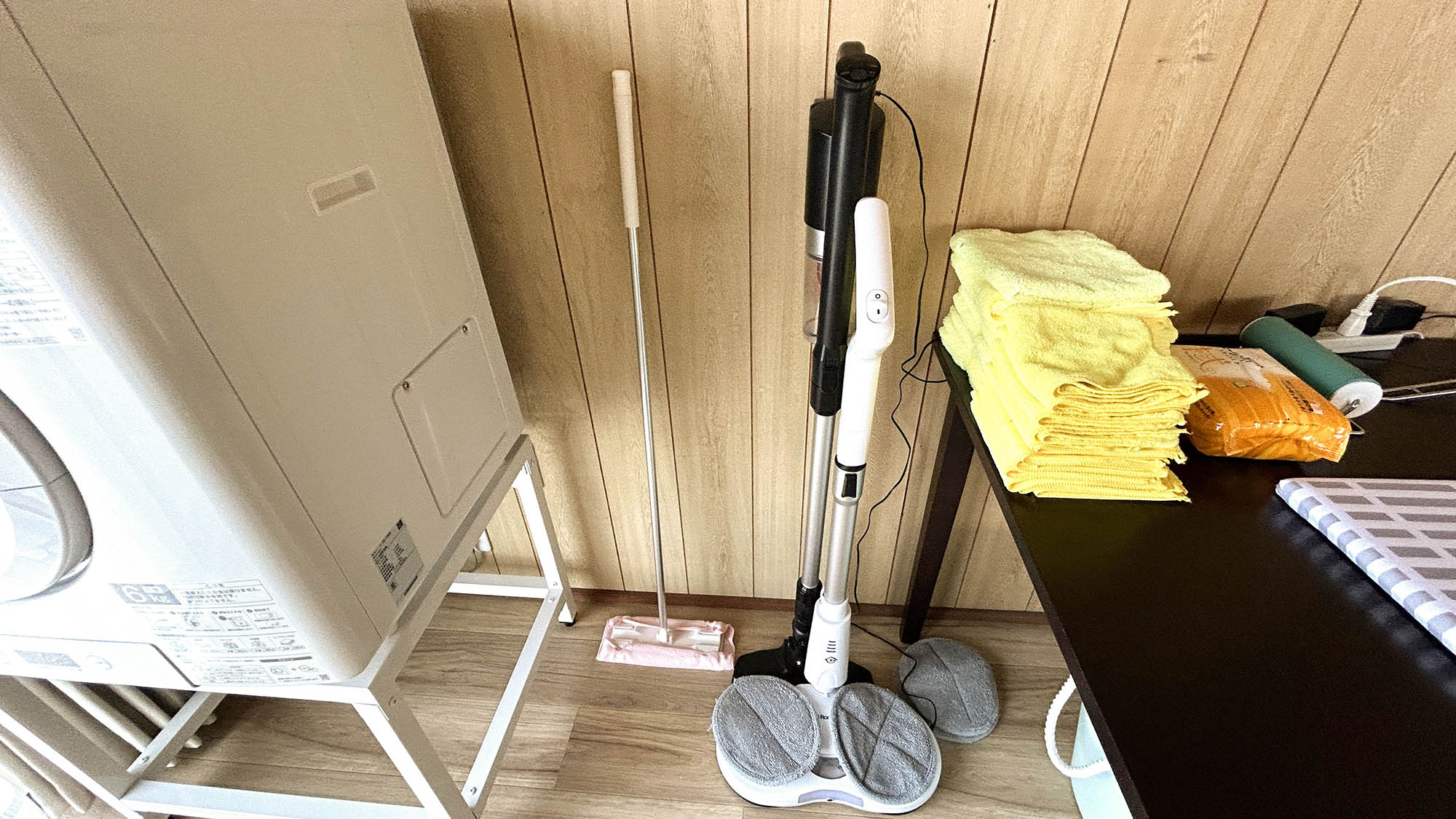 ・【洗面所】様々な掃除用具、ご自由にお使いいただけます