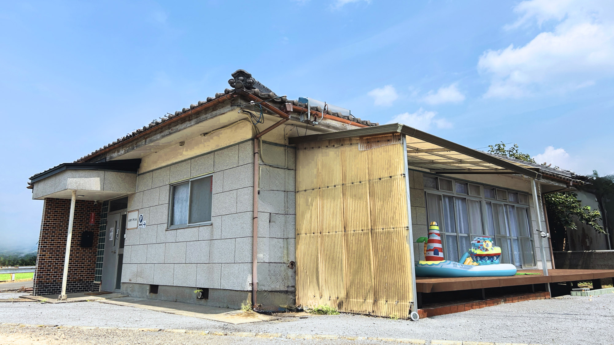 ・【外観】宮崎自動車道高原ICより車で約2分の位置にある貸切宿。温泉巡りや観光の拠点にも便利♪