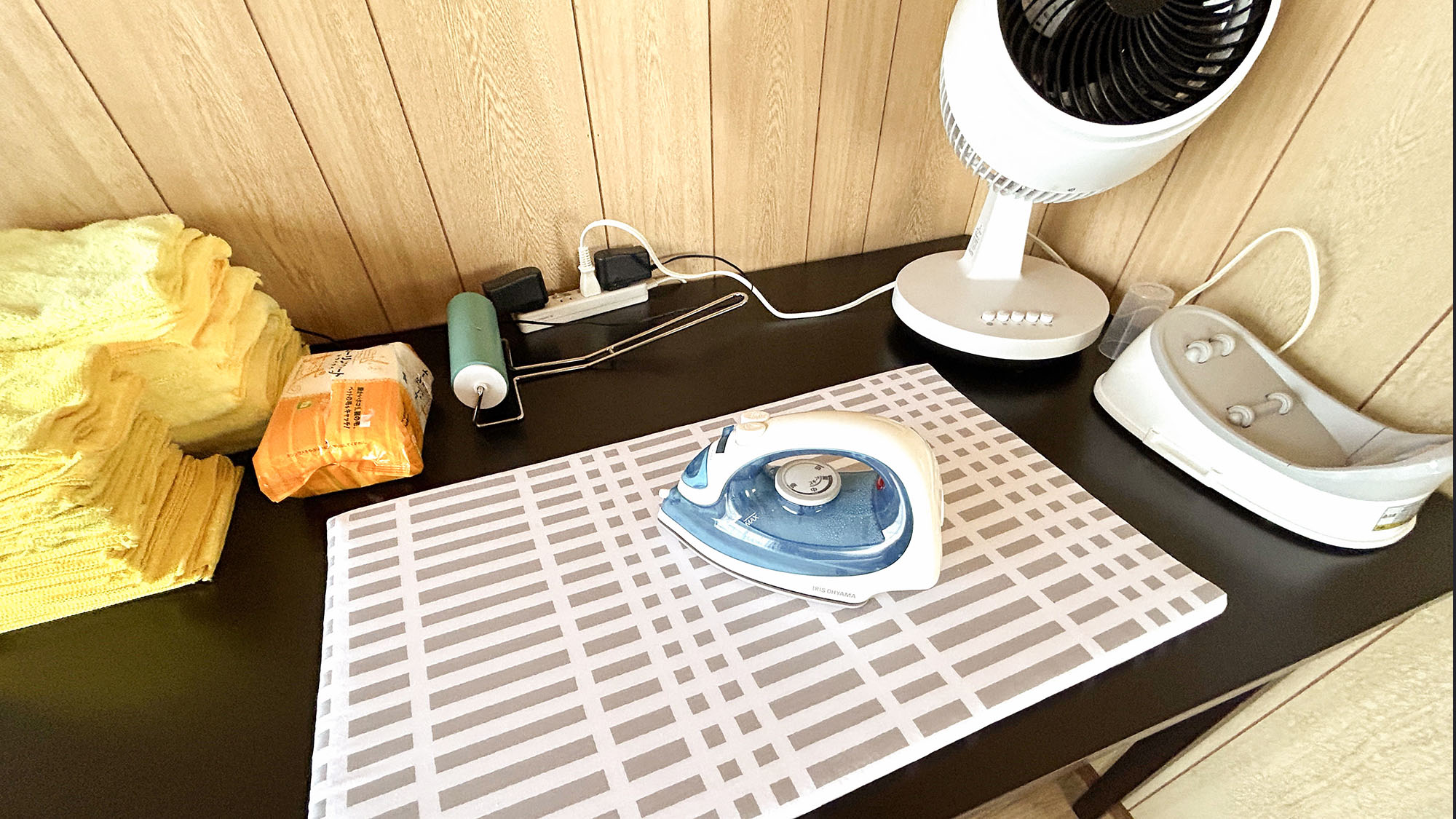 ・【洗面所】アイロンを完備。お洗濯後の衣類もアイロンがあれば安心です