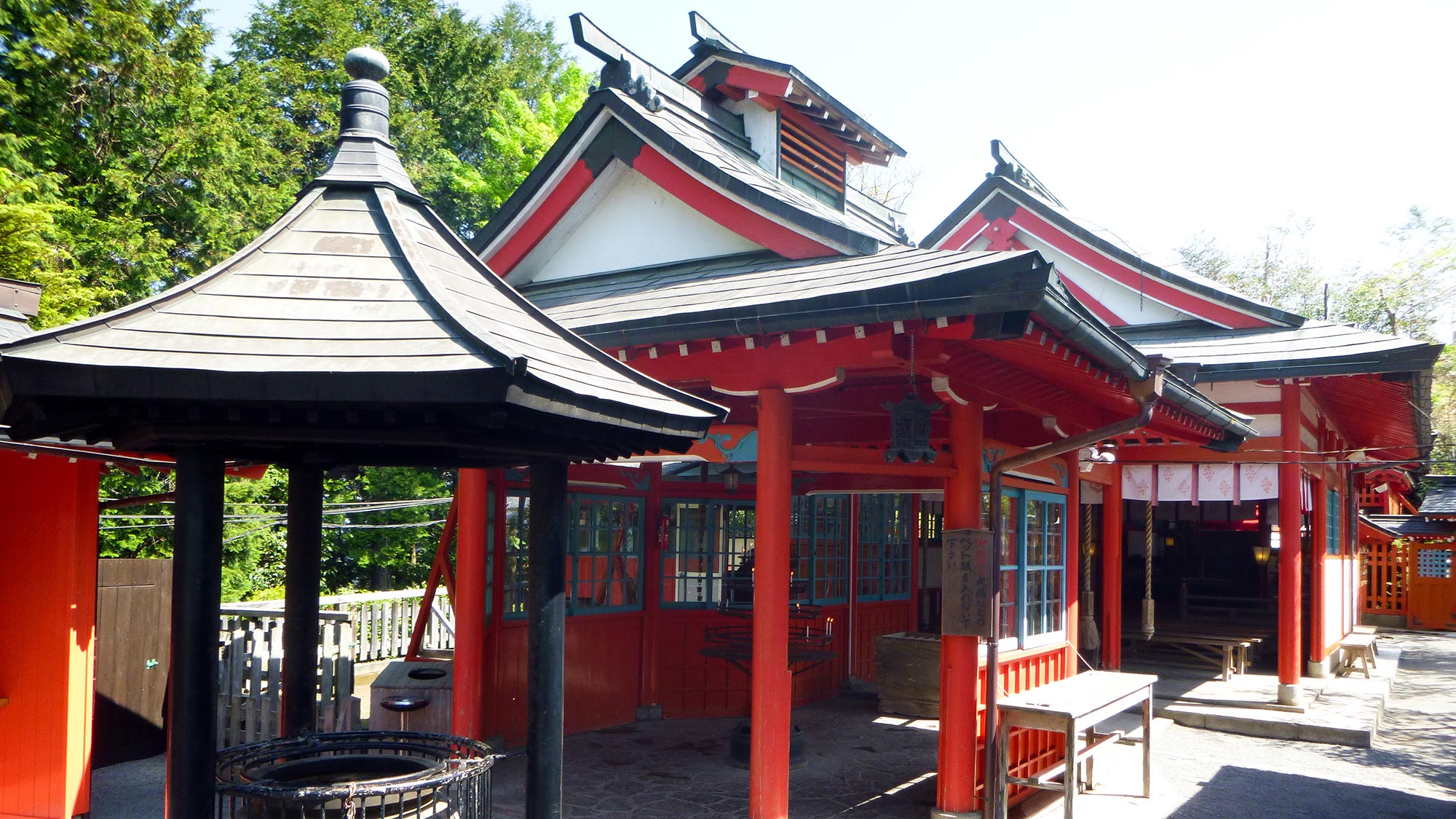 ・【観光情報】心洗われる、杜の静寂に包まれて。霞神社