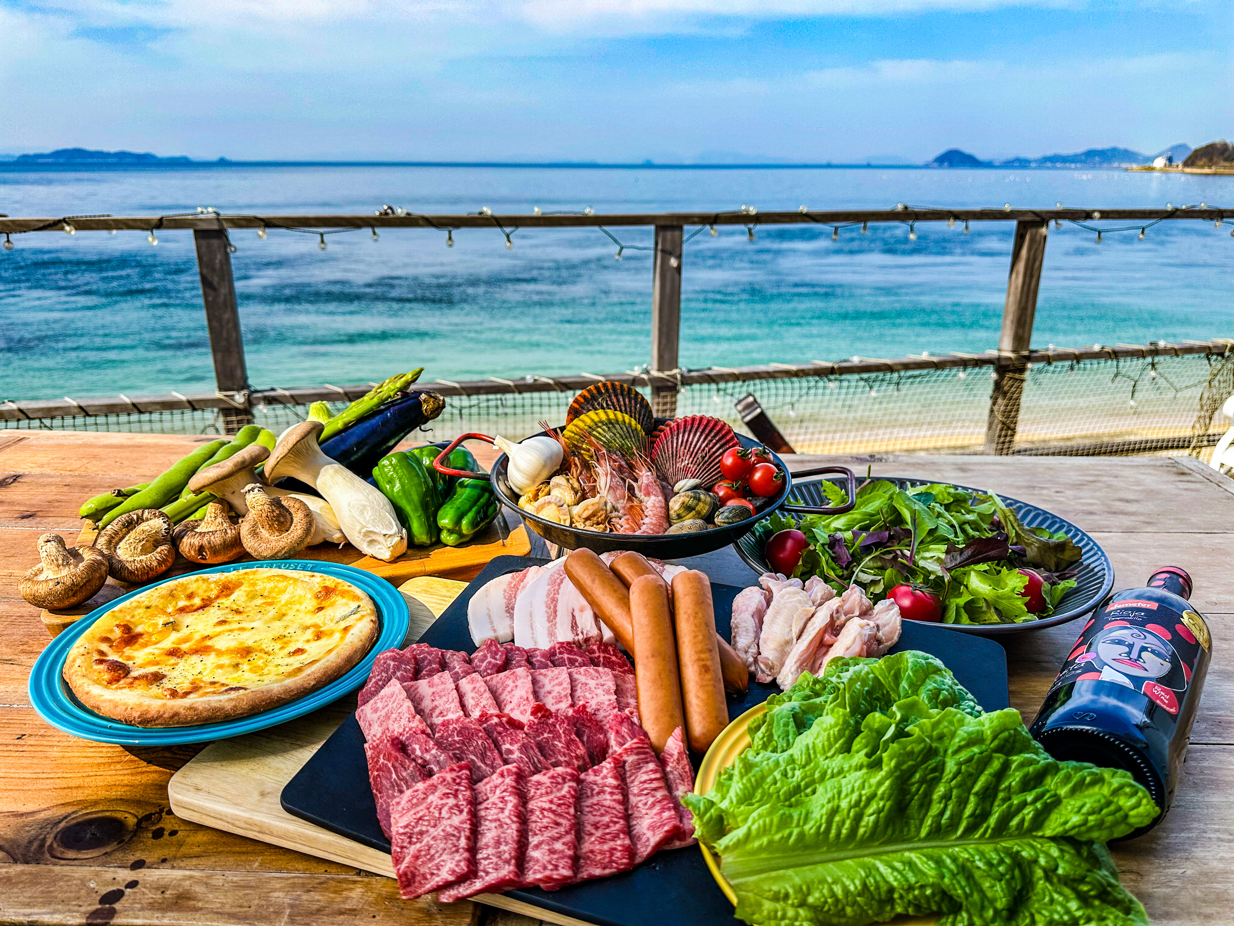 【夕食】一例：プレミアムBBQ（愛媛県産和牛・豚・鶏、新鮮野菜）