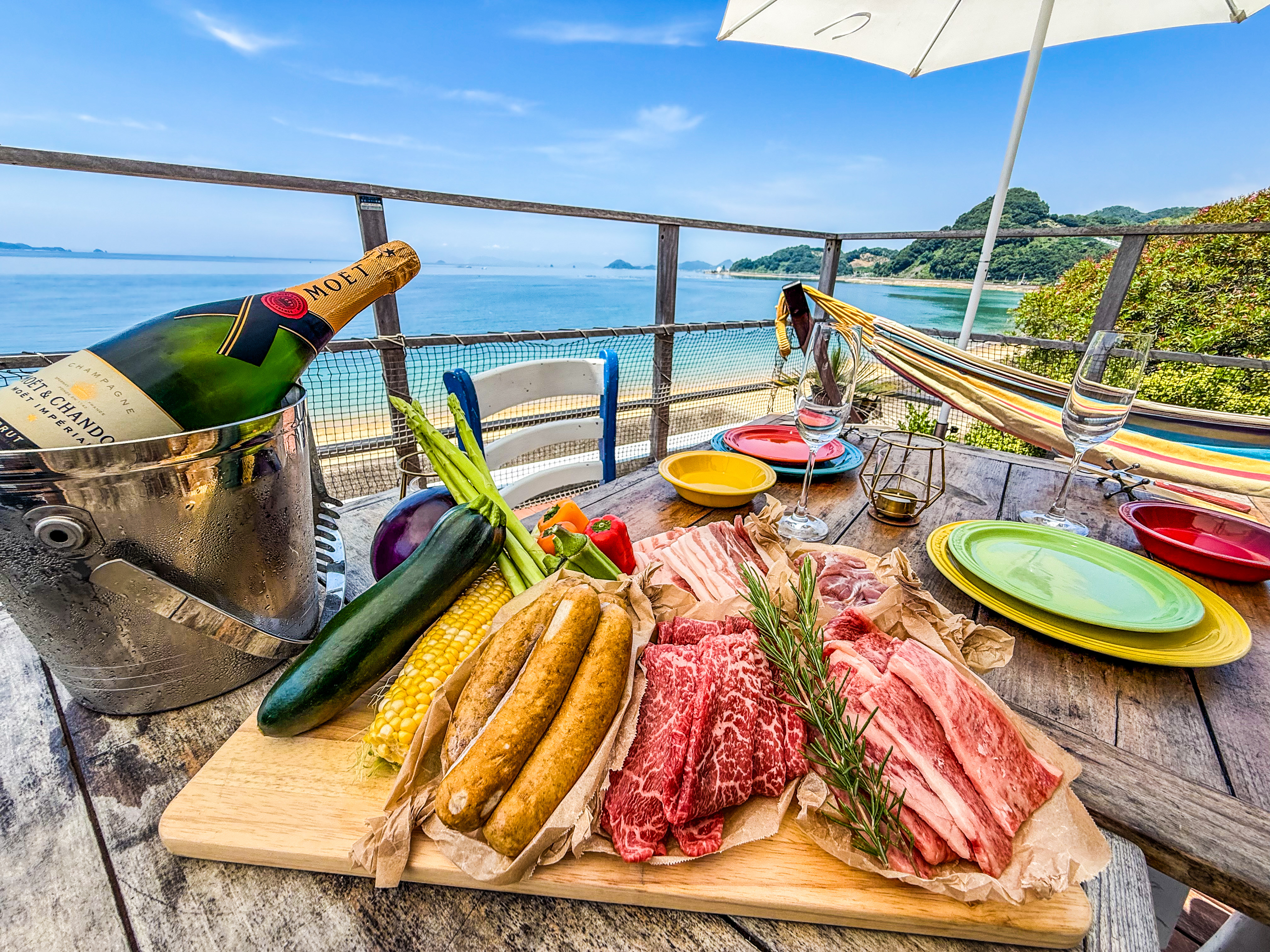 【夕食】オーシャンビューのテラスで楽しむカジュアルBBQ