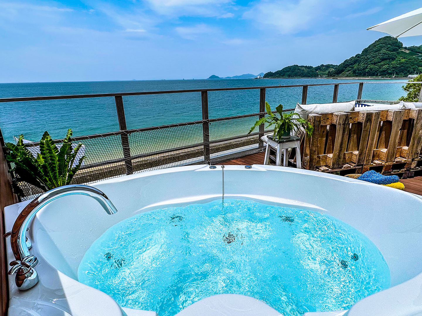 テラスジャグジーです。海水浴やサウナのあとにも。