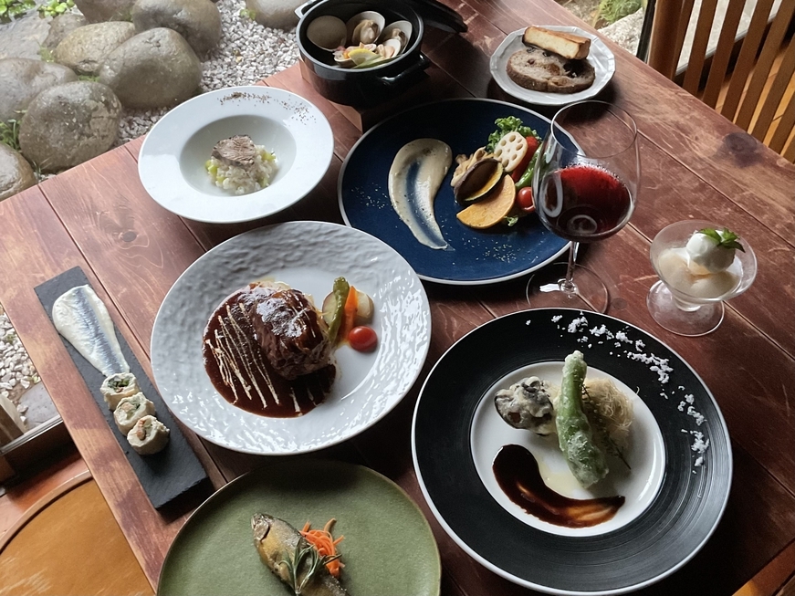 【ベーシックプラン】古民家宿とビストロコース料理を堪能