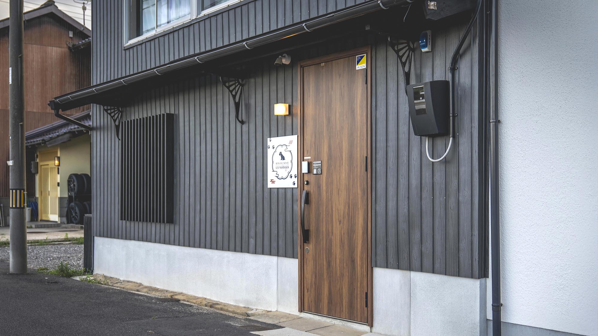 ・【外観】出雲大社から徒歩約5～6分。静かな住宅街に立地しております