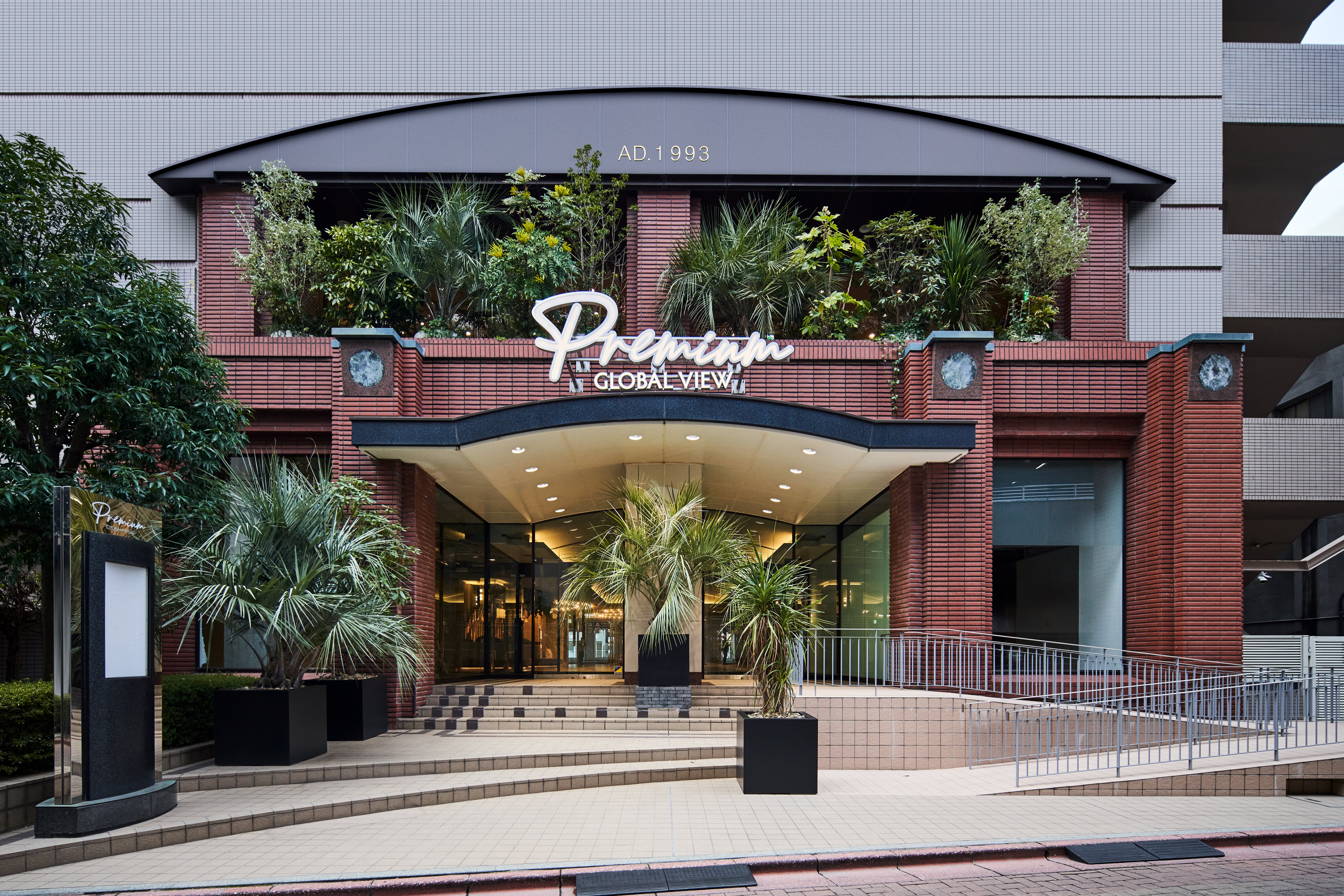 【ホテル外観】(昼)