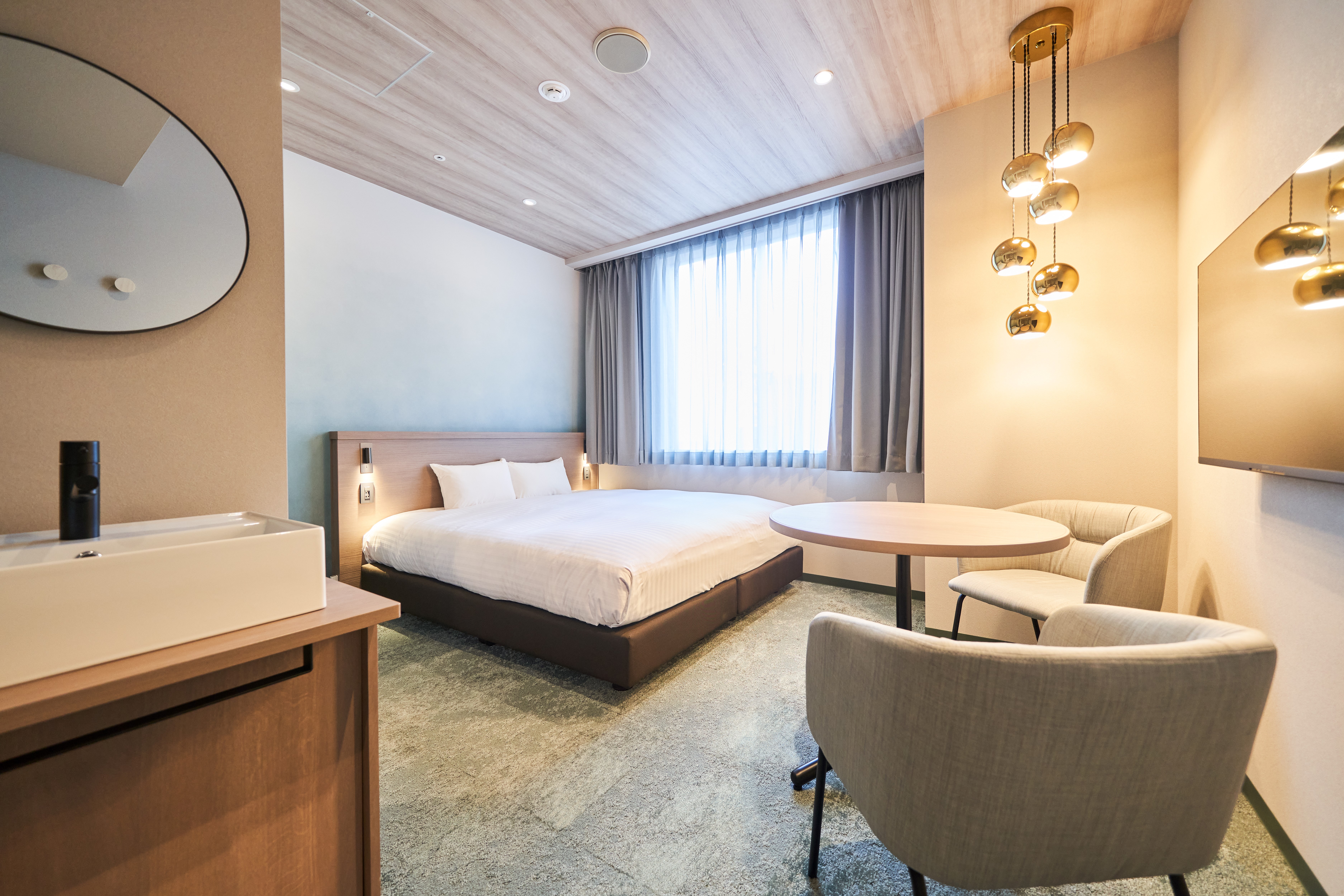 【プレミアムダブル】ベッド幅180ｃｍキングサイズ完備