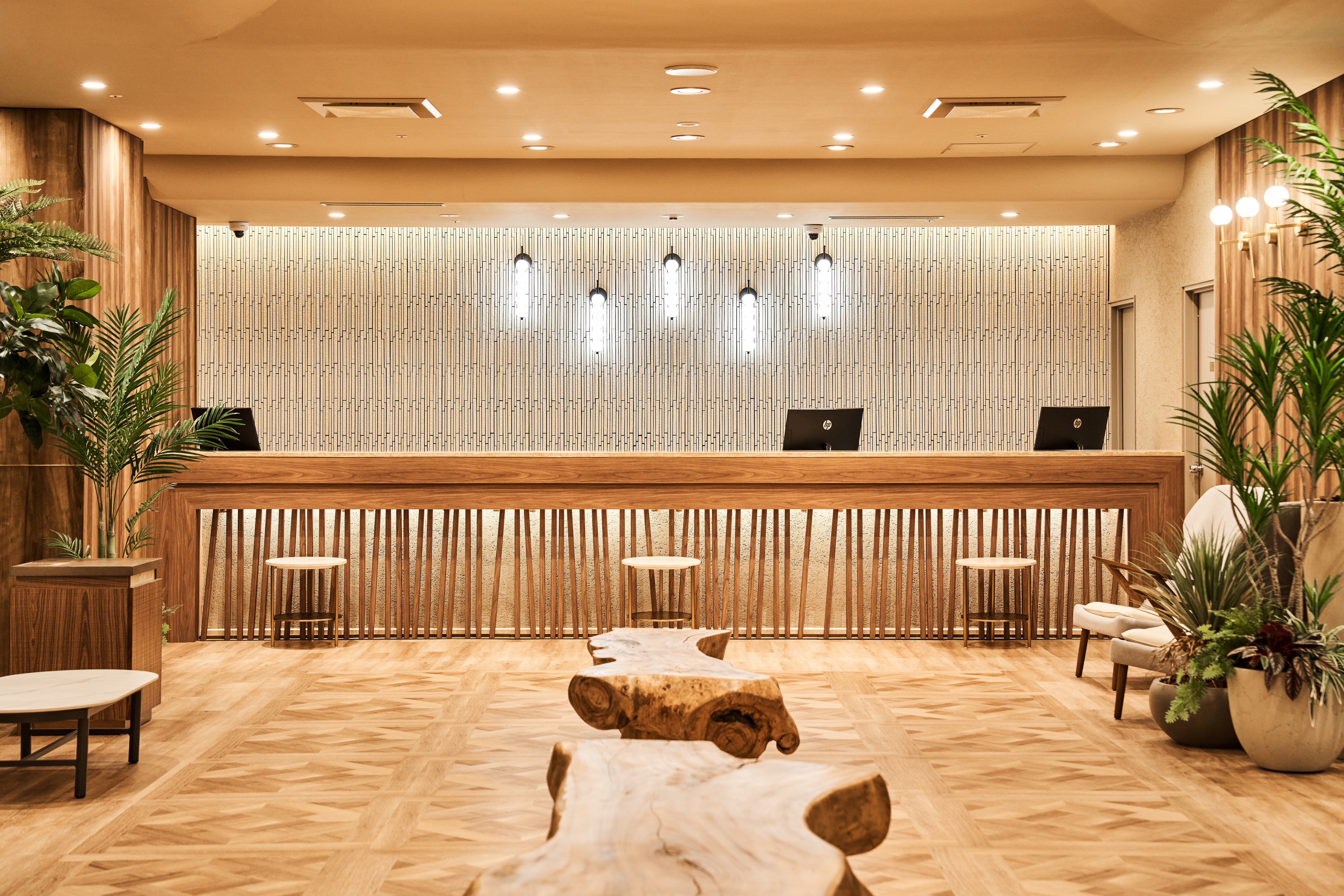 【2Fフロント】こちらでチェックインをお迎えします