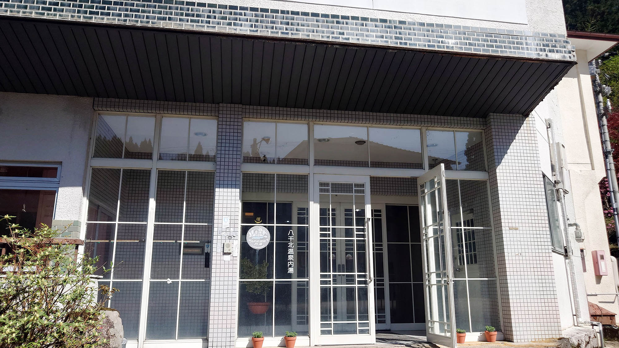 ・【外観】HACHIKITA U BASEの入口はこちらです