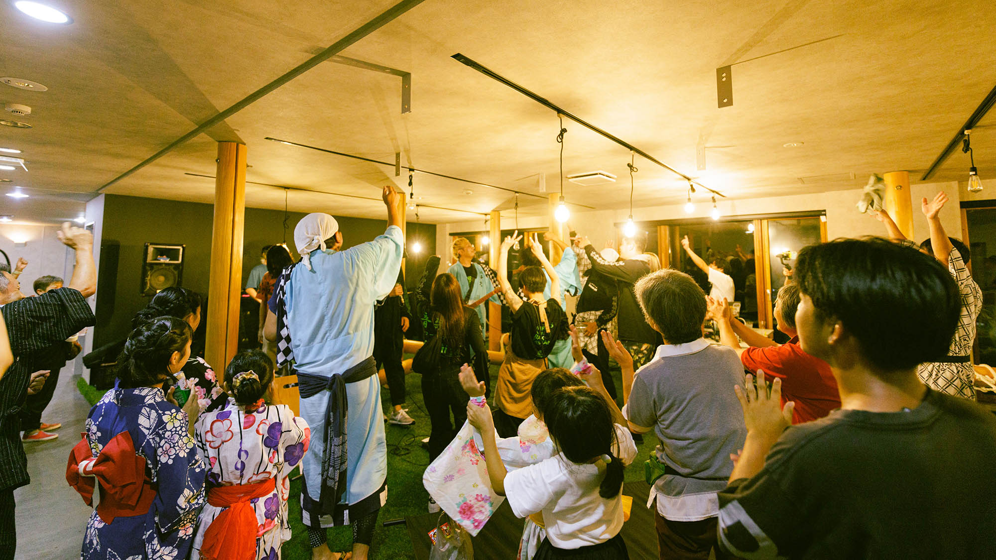 ・【ロビー】老若男女問わず盛大に盛り上がったLIVE！