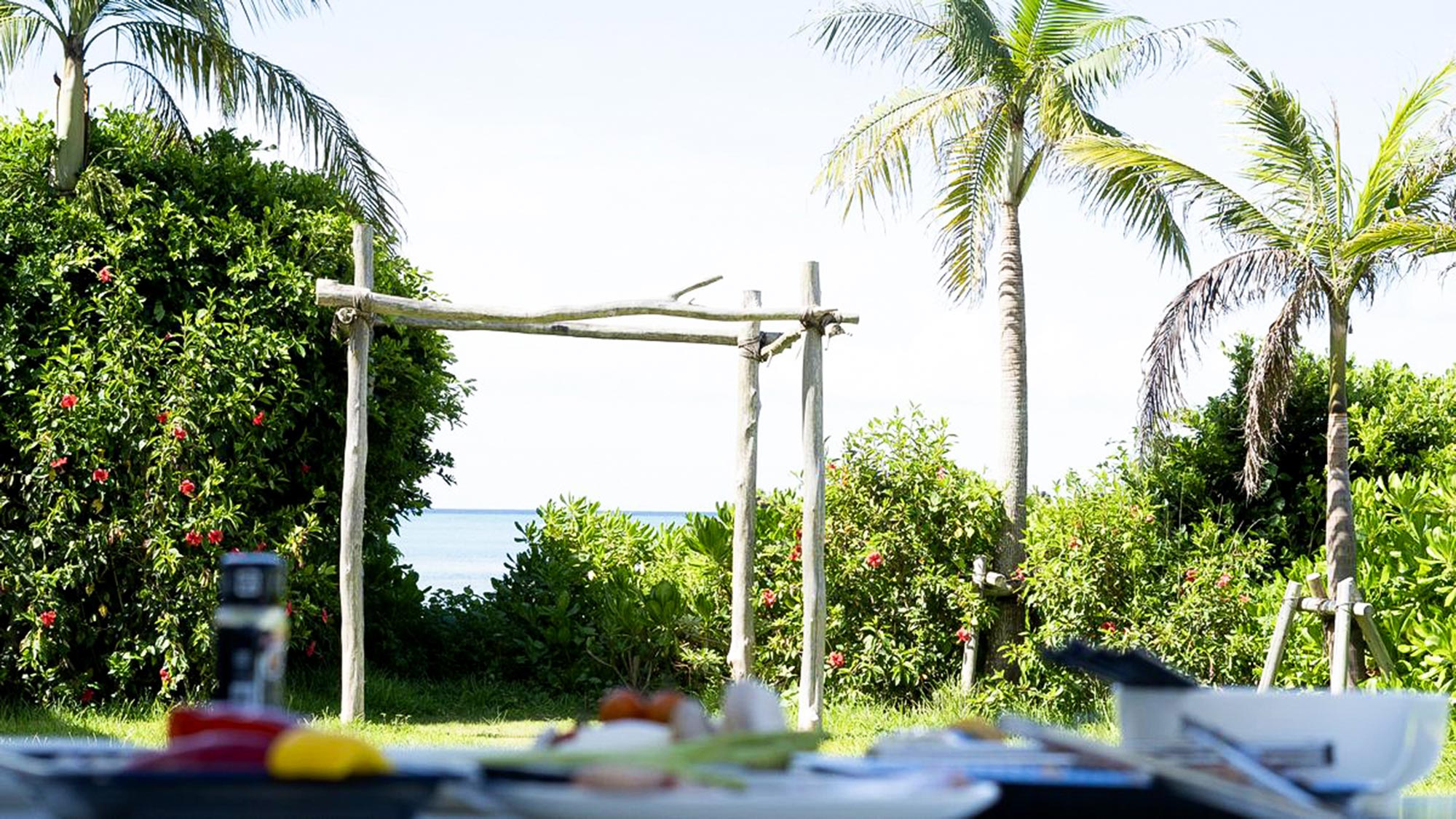 ・【BBQ】波の音がBGMのガーデンBBQ。海と食の両方を味わう至福のステイを