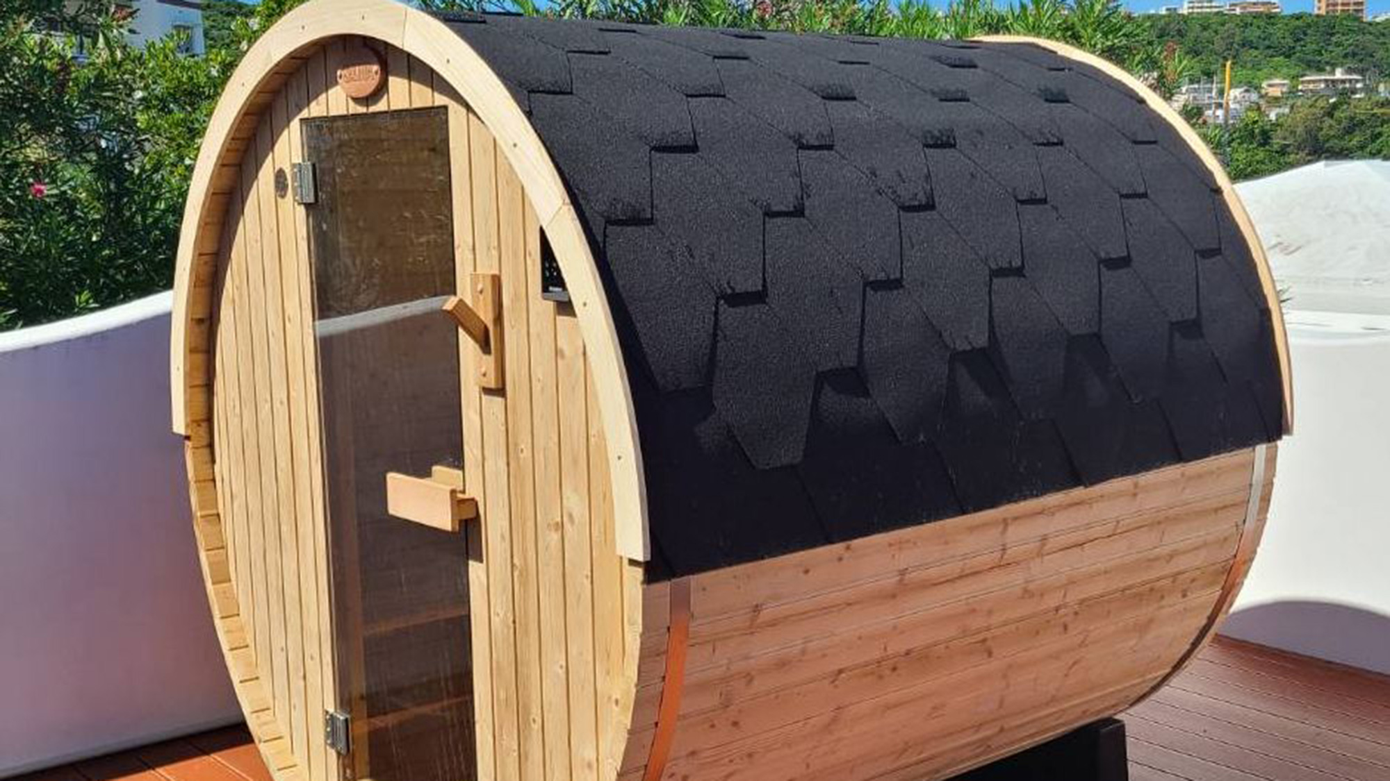 ・【サウナ】沖縄の青い空の下で身体も心も解放して汗を流す。癒しのプライベート空間です