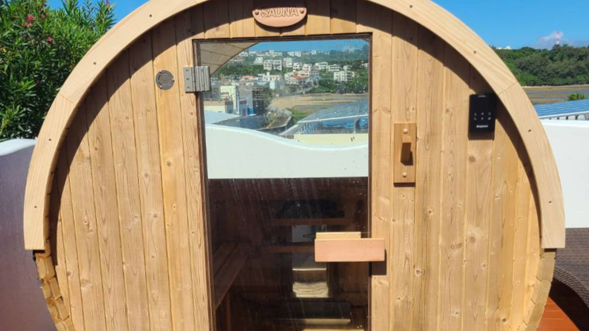 ・【サウナ】建物２階のテラスにアウトドアバレルサウナをご用意しています