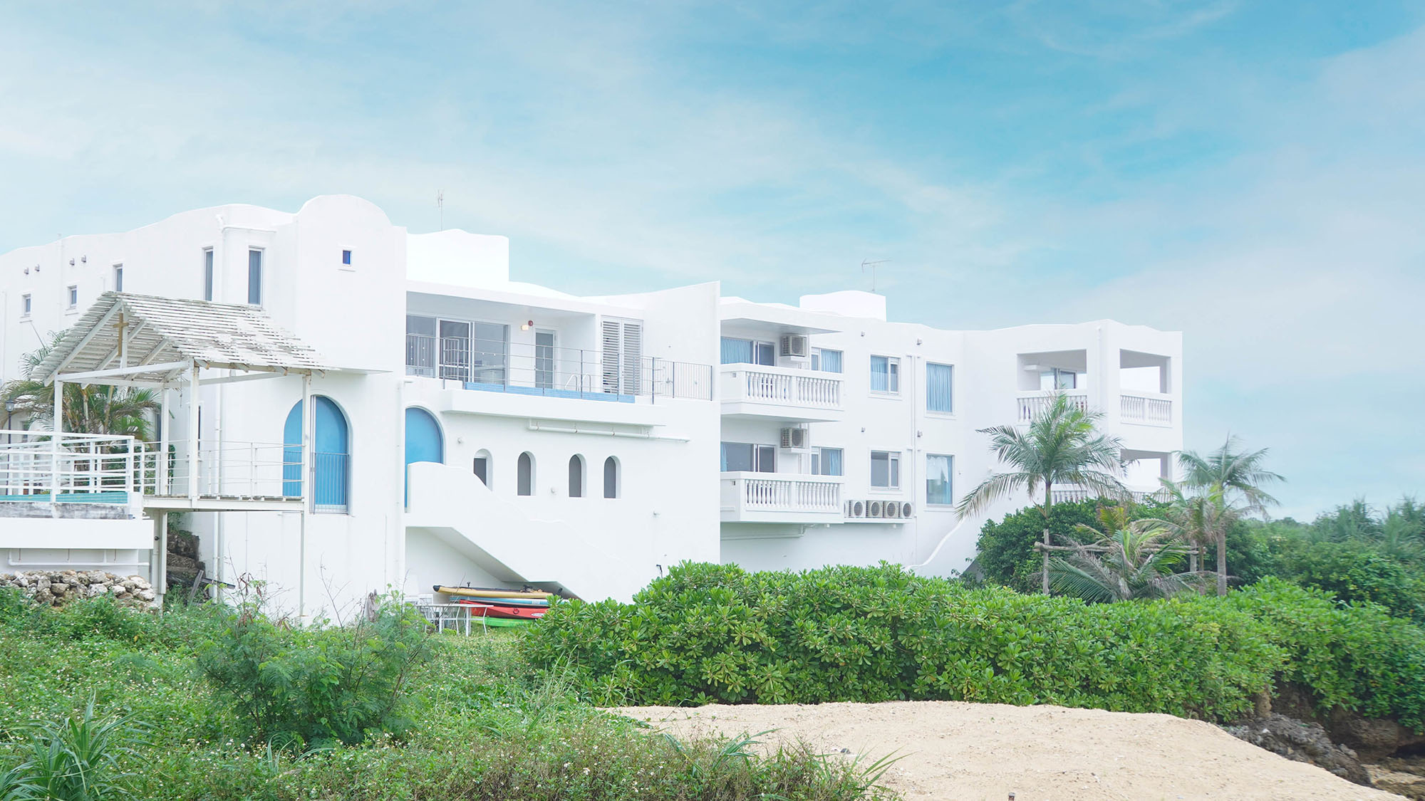 ・【外観】ブルーシャローズ恩納村リゾートへようこそ