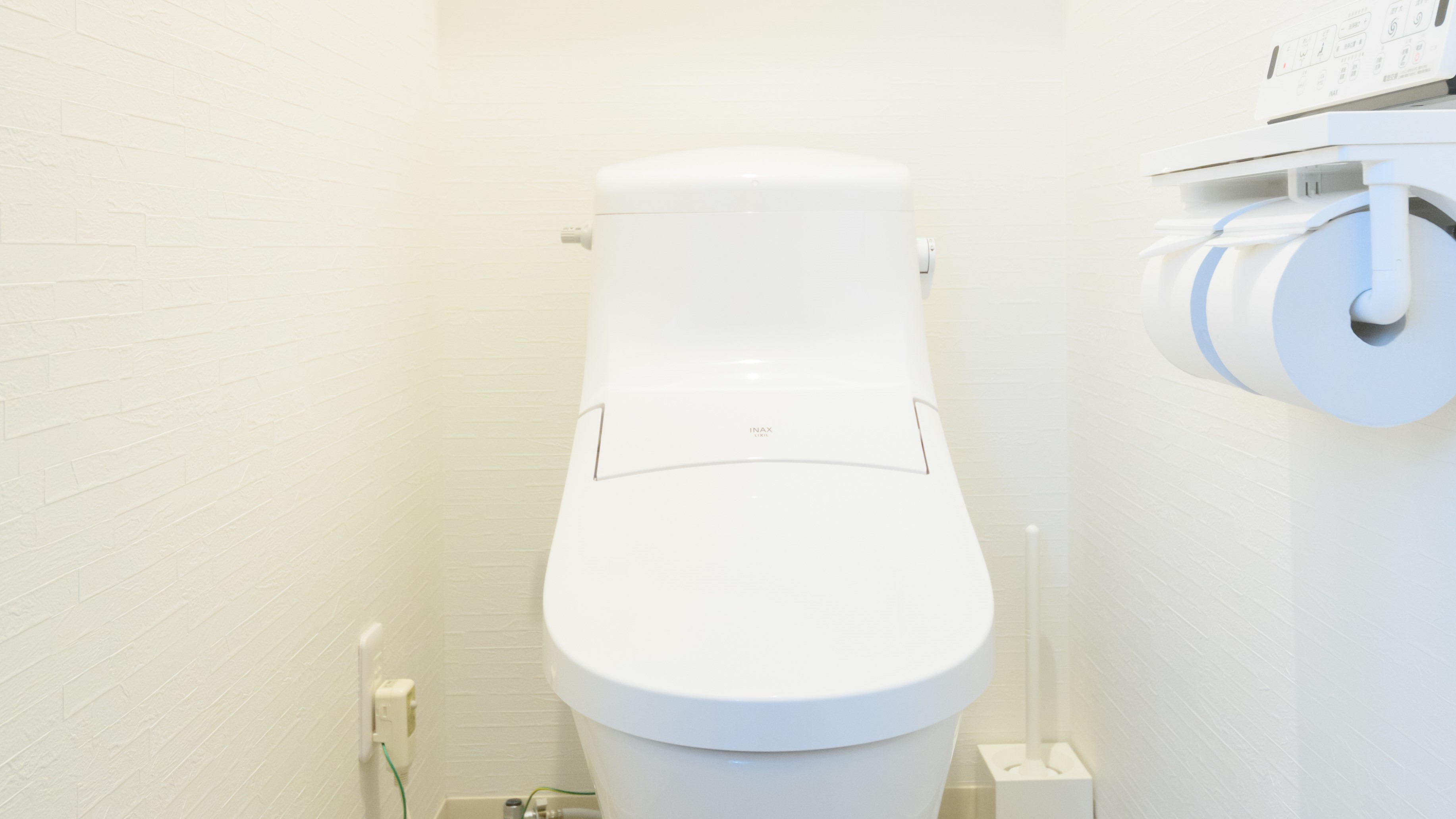 トイレはすべて温水洗浄機能を完備しております。