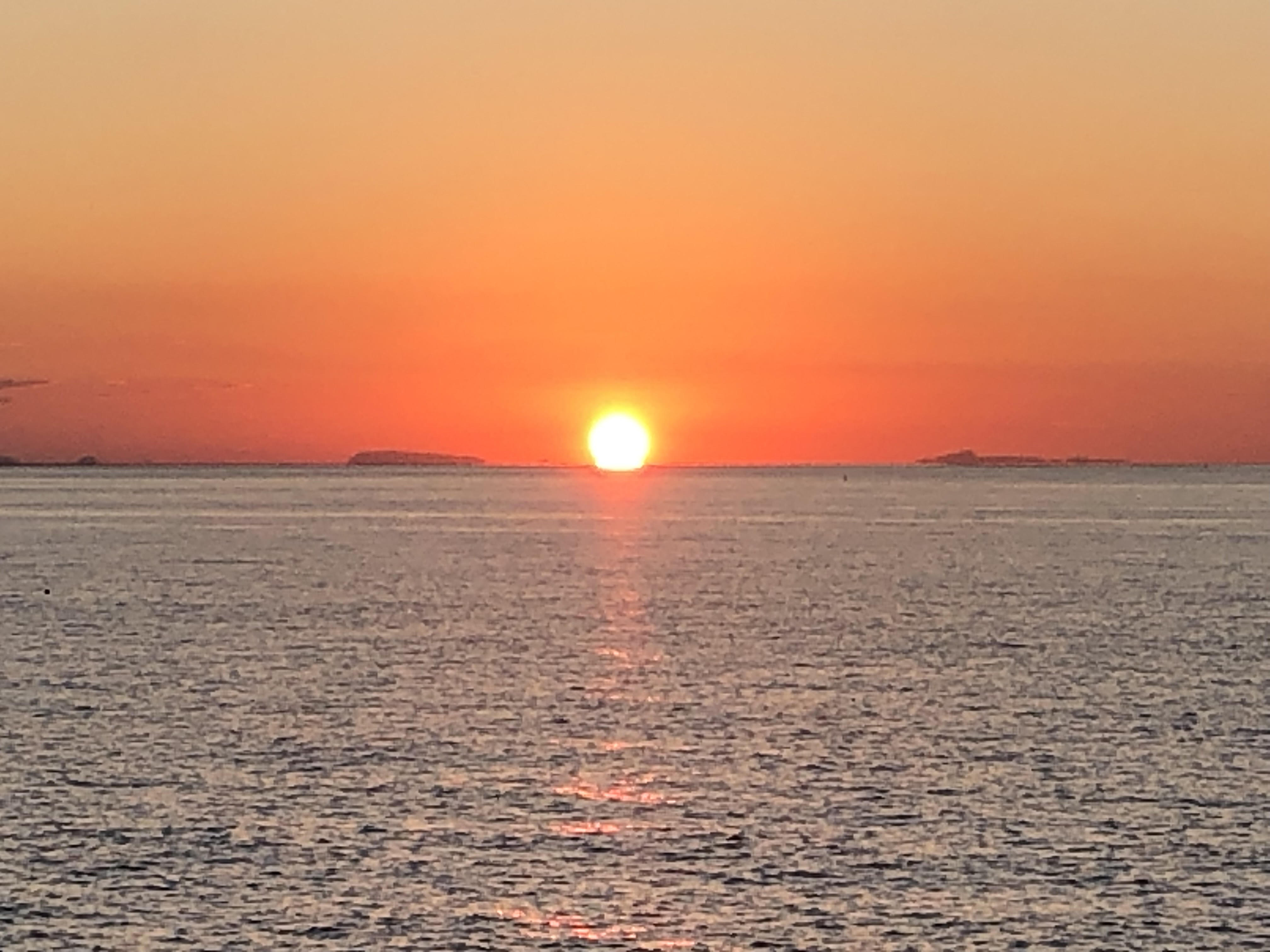 尾崎ビーチ・秋の西海岸夕陽