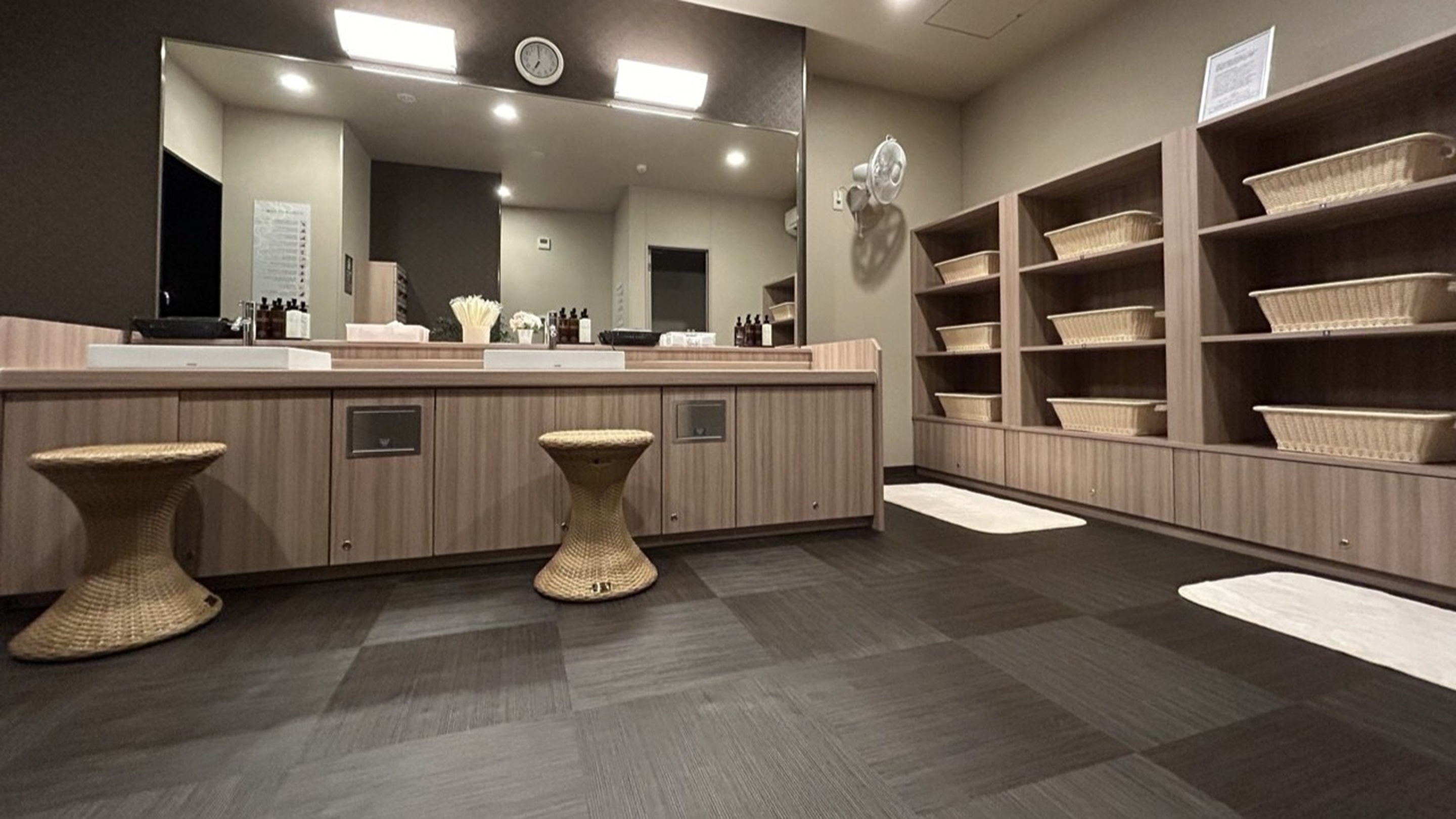 女性大浴場・脱衣所